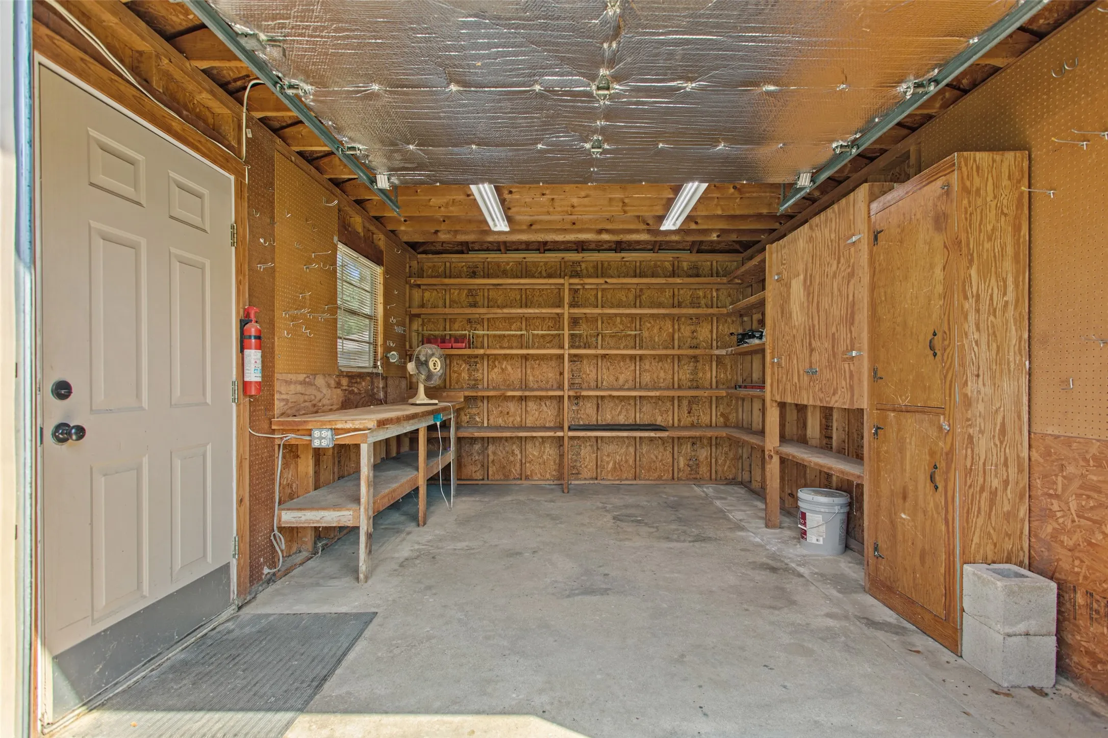 Single Family Residence For Sale in Henderson County , 416 Azalea Street, Chandler, Texas 75758, 3 Bedroom, 2 Bathroom, 2 Garage spaces, 1,866 Sqft, built in 1976, mls#21385855, Real Estate Agent in Chandler, Homes For Sale in Henderson county, Homes For Sale in Chandler, Realtor in Chandler Texas, Real Estate Brokerage Independent Realty Texas, Luminita Cordes Realtor