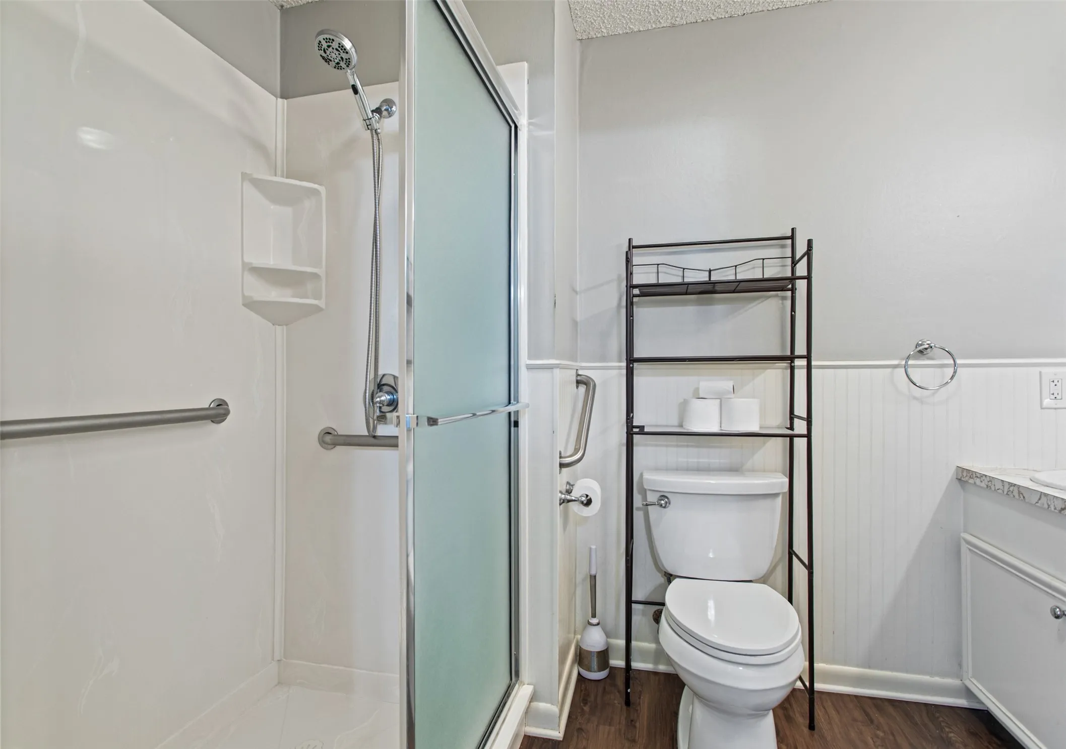 Single Family Residence For Sale in Henderson County , 416 Azalea Street, Chandler, Texas 75758, 3 Bedroom, 2 Bathroom, 2 Garage spaces, 1,866 Sqft, built in 1976, mls#21385855, Real Estate Agent in Chandler, Homes For Sale in Henderson county, Homes For Sale in Chandler, Realtor in Chandler Texas, Real Estate Brokerage Independent Realty Texas, Luminita Cordes Realtor