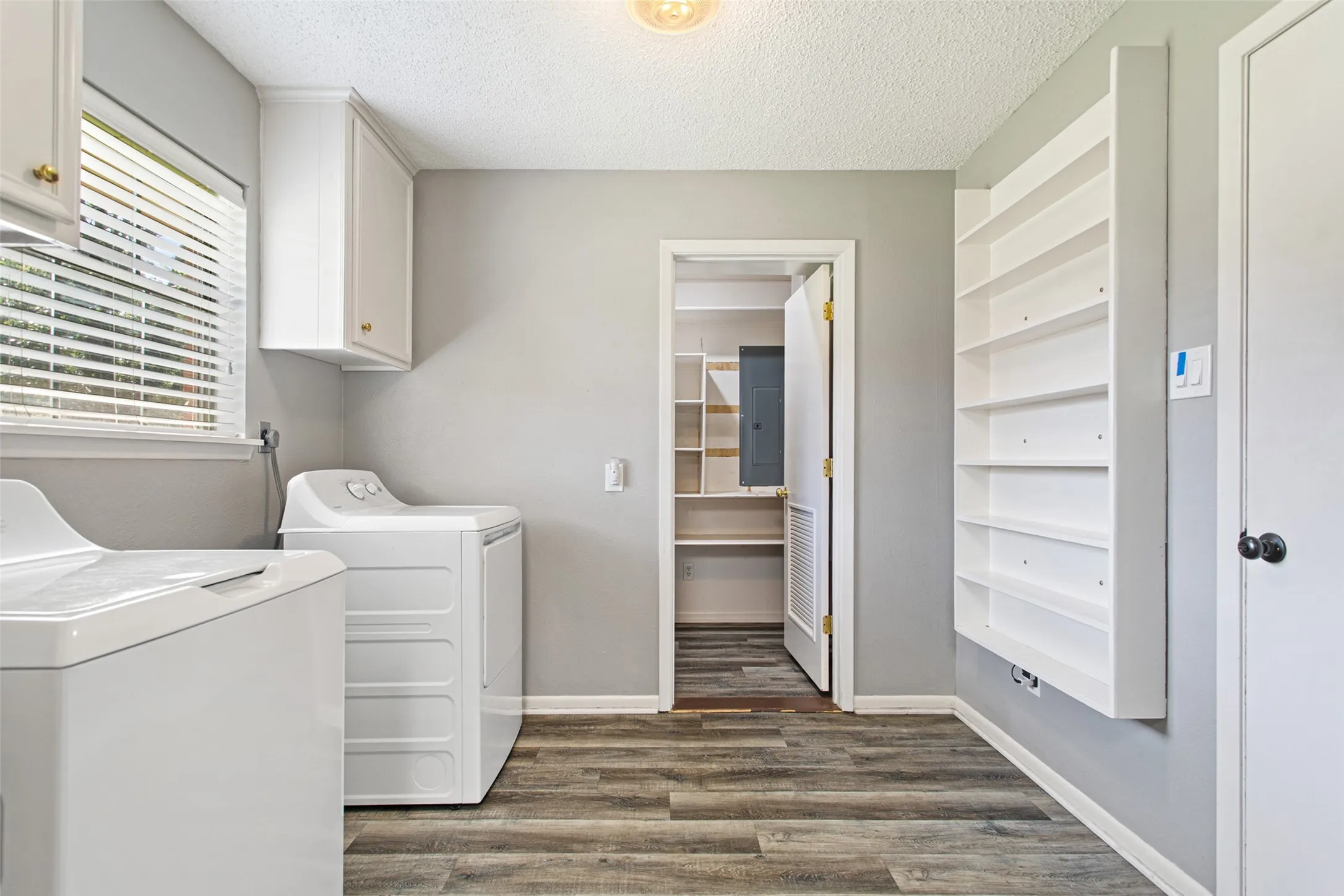 Single Family Residence For Sale in Henderson County , 416 Azalea Street, Chandler, Texas 75758, 3 Bedroom, 2 Bathroom, 2 Garage spaces, 1,866 Sqft, built in 1976, mls#21385855, Real Estate Agent in Chandler, Homes For Sale in Henderson county, Homes For Sale in Chandler, Realtor in Chandler Texas, Real Estate Brokerage Independent Realty Texas, Luminita Cordes Realtor