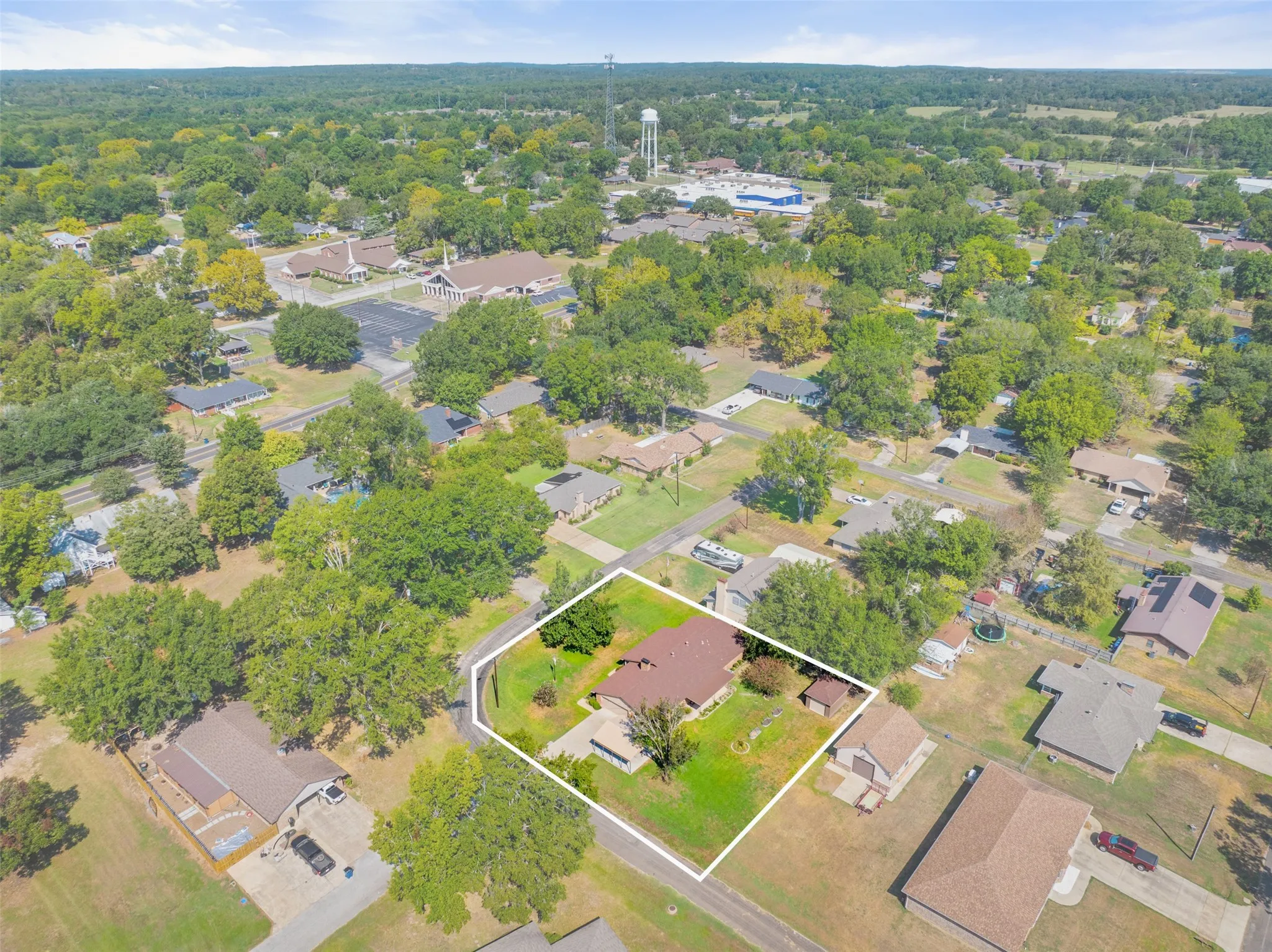 Single Family Residence For Sale in Henderson County , 416 Azalea Street, Chandler, Texas 75758, 3 Bedroom, 2 Bathroom, 2 Garage spaces, 1,866 Sqft, built in 1976, mls#21385855, Real Estate Agent in Chandler, Homes For Sale in Henderson county, Homes For Sale in Chandler, Realtor in Chandler Texas, Real Estate Brokerage Independent Realty Texas, Luminita Cordes Realtor