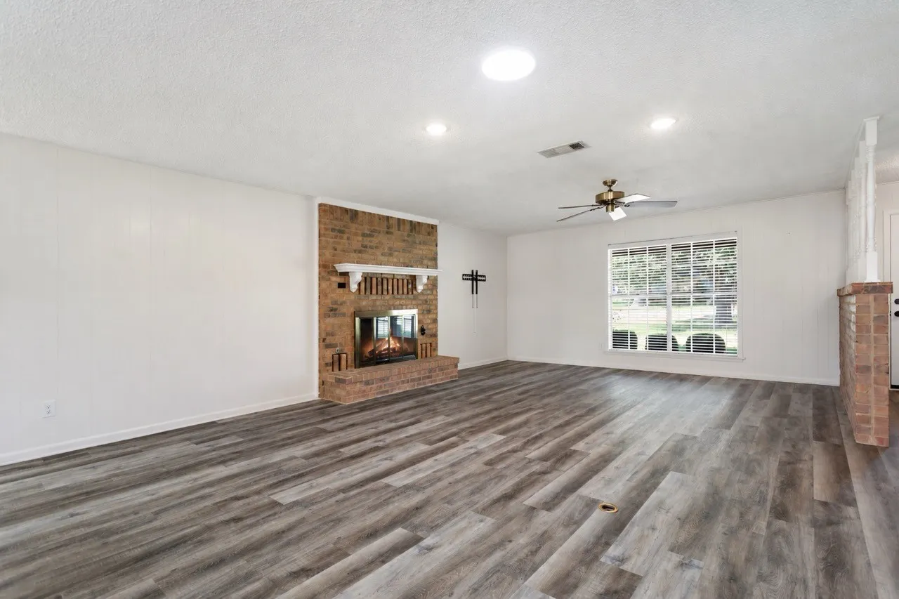 Single Family Residence For Sale in Henderson County , 416 Azalea Street, Chandler, Texas 75758, 3 Bedroom, 2 Bathroom, 2 Garage spaces, 1,866 Sqft, built in 1976, mls#21385855, Real Estate Agent in Chandler, Homes For Sale in Henderson county, Homes For Sale in Chandler, Realtor in Chandler Texas, Real Estate Brokerage Independent Realty Texas, Luminita Cordes Realtor