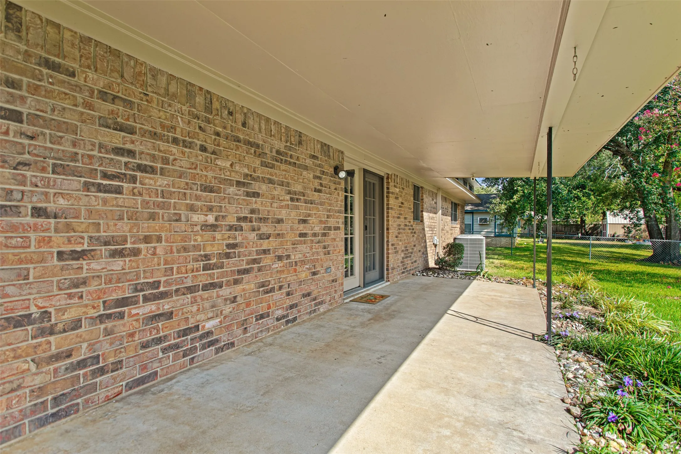 Single Family Residence For Sale in Henderson County , 416 Azalea Street, Chandler, Texas 75758, 3 Bedroom, 2 Bathroom, 2 Garage spaces, 1,866 Sqft, built in 1976, mls#21385855, Real Estate Agent in Chandler, Homes For Sale in Henderson county, Homes For Sale in Chandler, Realtor in Chandler Texas, Real Estate Brokerage Independent Realty Texas, Luminita Cordes Realtor