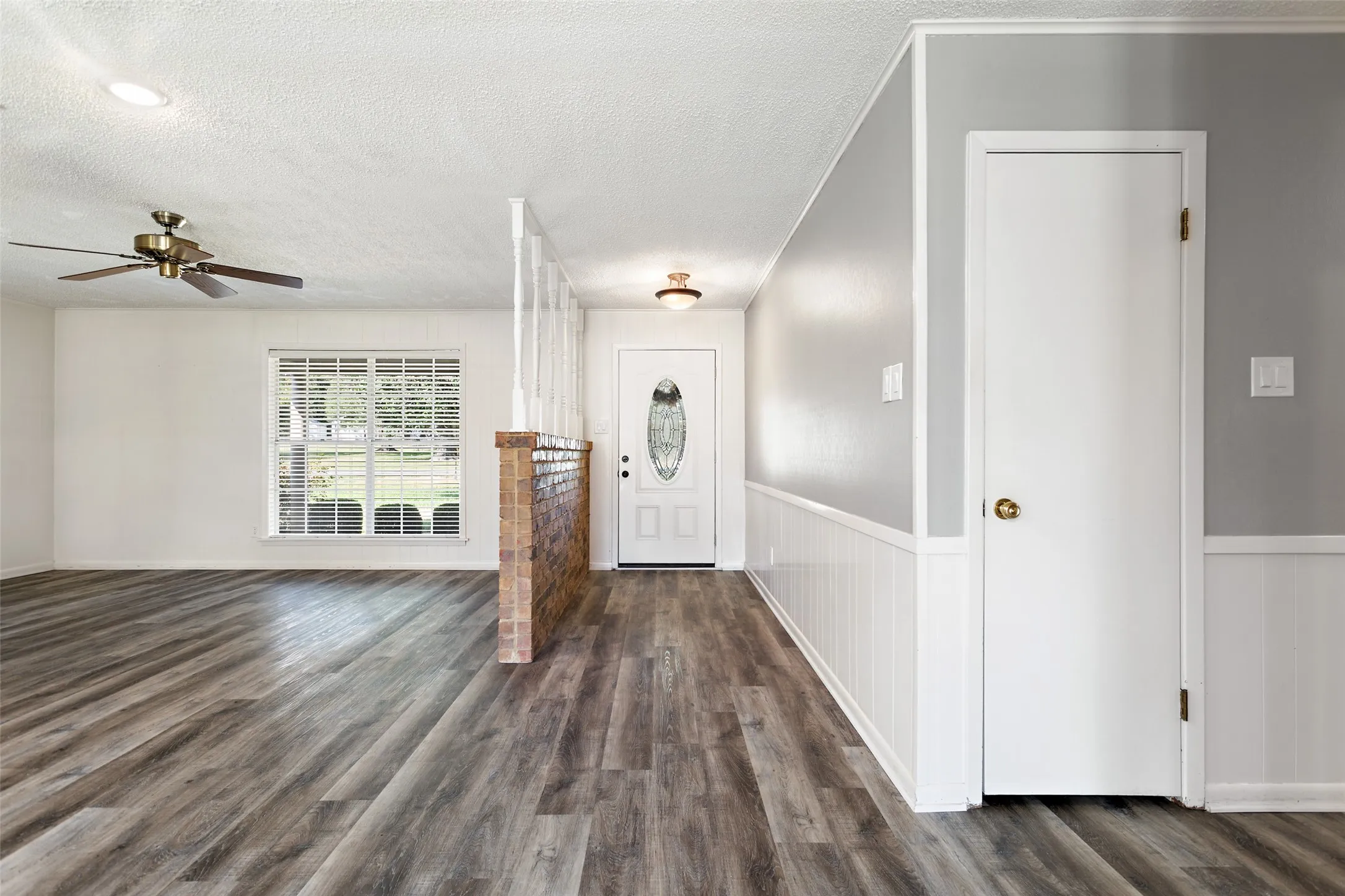 Single Family Residence For Sale in Henderson County , 416 Azalea Street, Chandler, Texas 75758, 3 Bedroom, 2 Bathroom, 2 Garage spaces, 1,866 Sqft, built in 1976, mls#21385855, Real Estate Agent in Chandler, Homes For Sale in Henderson county, Homes For Sale in Chandler, Realtor in Chandler Texas, Real Estate Brokerage Independent Realty Texas, Luminita Cordes Realtor