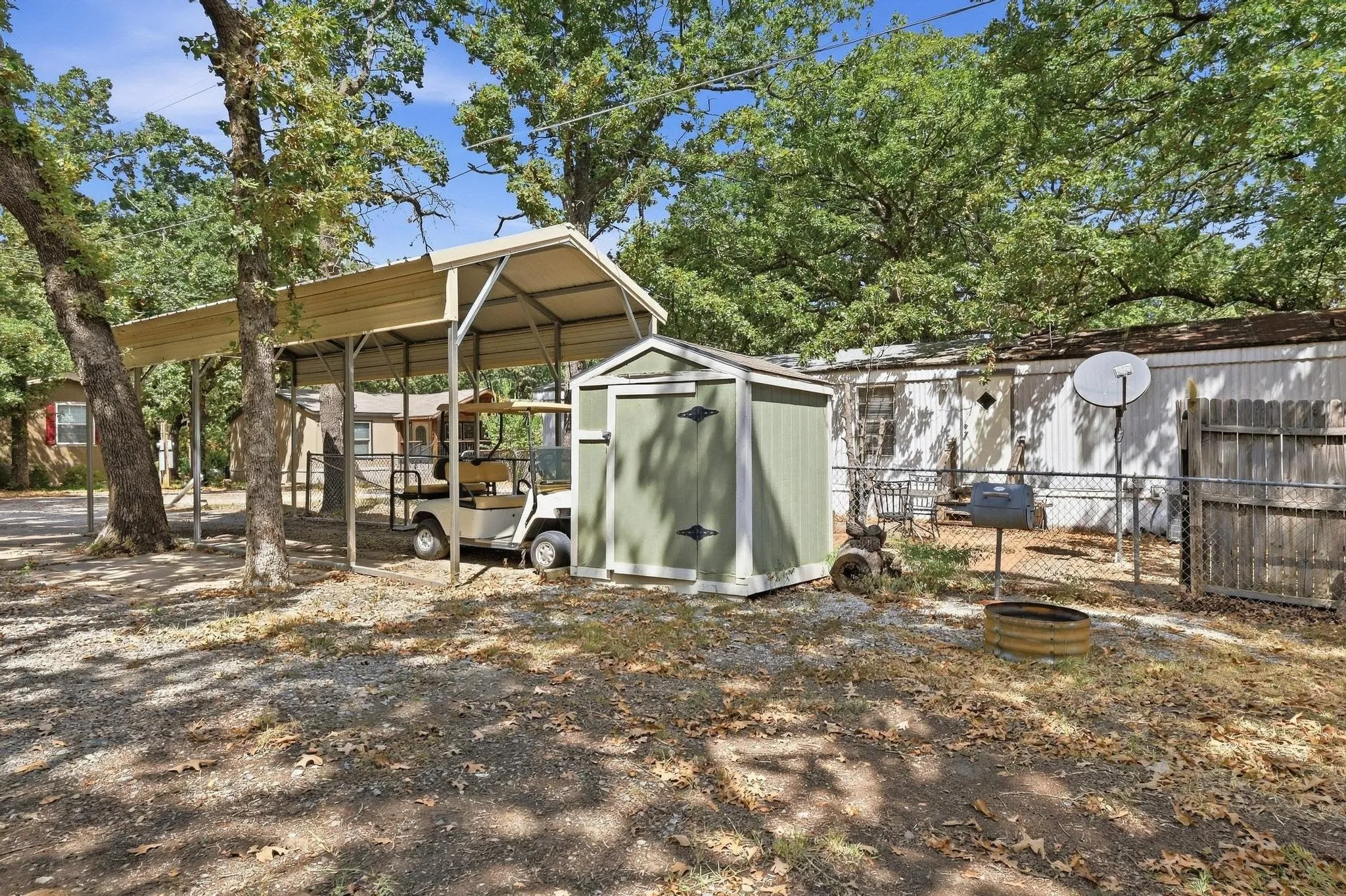 Mobile Home For Sale in Grayson County , 14 Bravo Road, Pottsboro, Texas 75076, 2 Bedroom, 1 Bathroom, Garage spaces, 784 Sqft, built in 1994, mls#21384306, Real Estate Agent in Pottsboro, Homes For Sale in Grayson county, Homes For Sale in Pottsboro, Realtor in Pottsboro Texas, Real Estate Brokerage Independent Realty Texas, Luminita Cordes Realtor