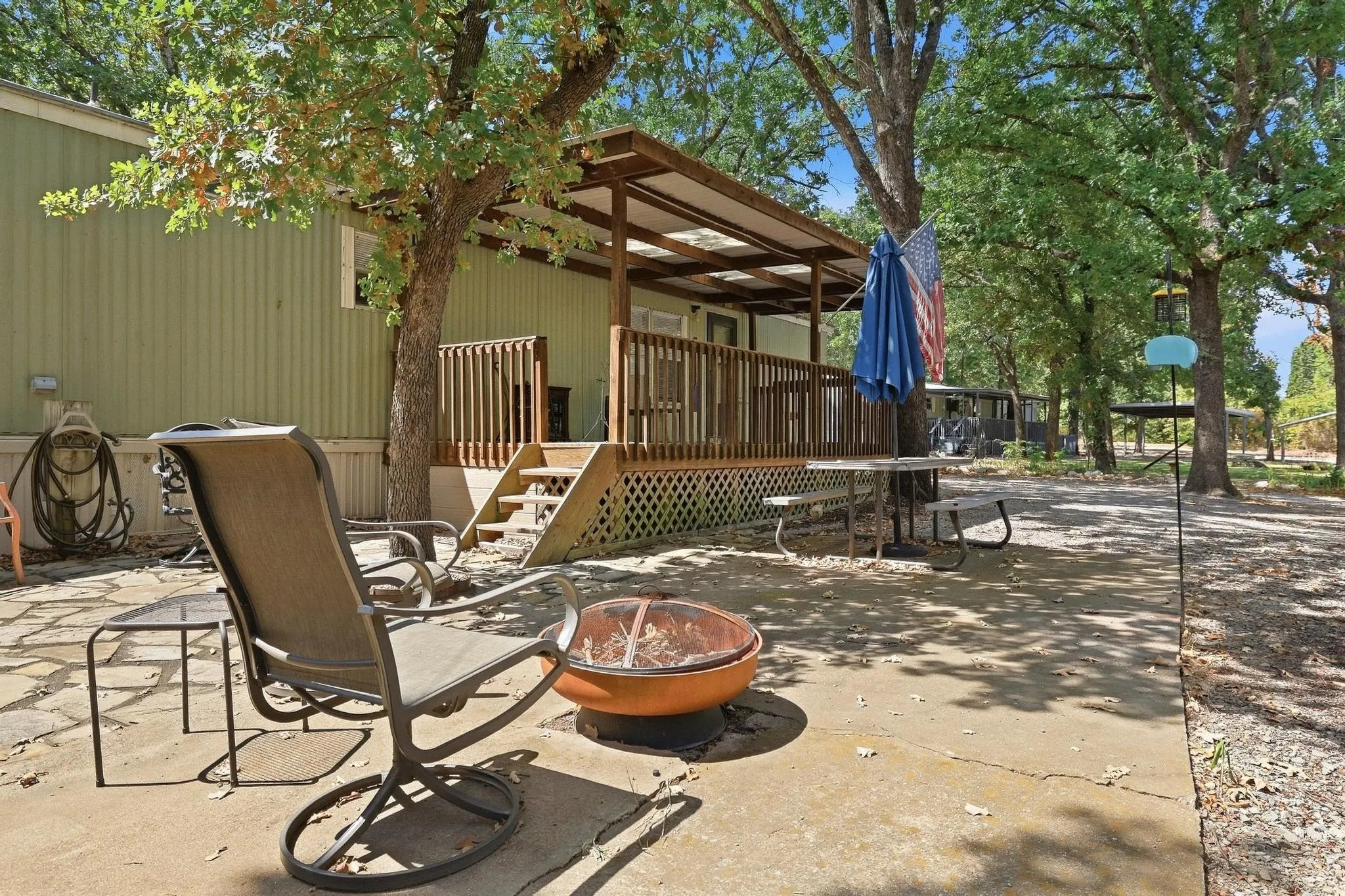 Mobile Home For Sale in Grayson County , 14 Bravo Road, Pottsboro, Texas 75076, 2 Bedroom, 1 Bathroom, Garage spaces, 784 Sqft, built in 1994, mls#21384306, Real Estate Agent in Pottsboro, Homes For Sale in Grayson county, Homes For Sale in Pottsboro, Realtor in Pottsboro Texas, Real Estate Brokerage Independent Realty Texas, Luminita Cordes Realtor