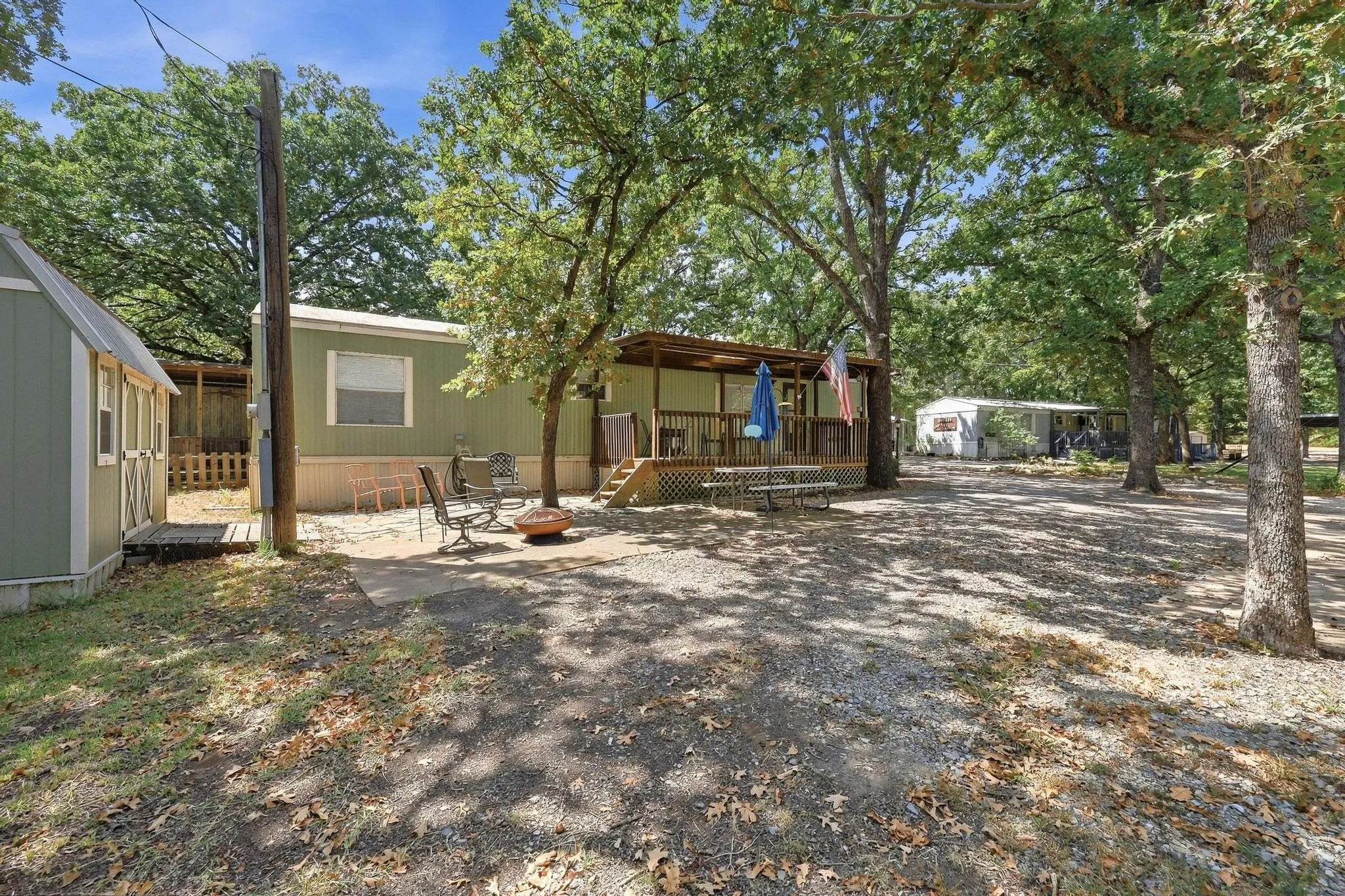 Mobile Home For Sale in Grayson County , 14 Bravo Road, Pottsboro, Texas 75076, 2 Bedroom, 1 Bathroom, Garage spaces, 784 Sqft, built in 1994, mls#21384306, Real Estate Agent in Pottsboro, Homes For Sale in Grayson county, Homes For Sale in Pottsboro, Realtor in Pottsboro Texas, Real Estate Brokerage Independent Realty Texas, Luminita Cordes Realtor
