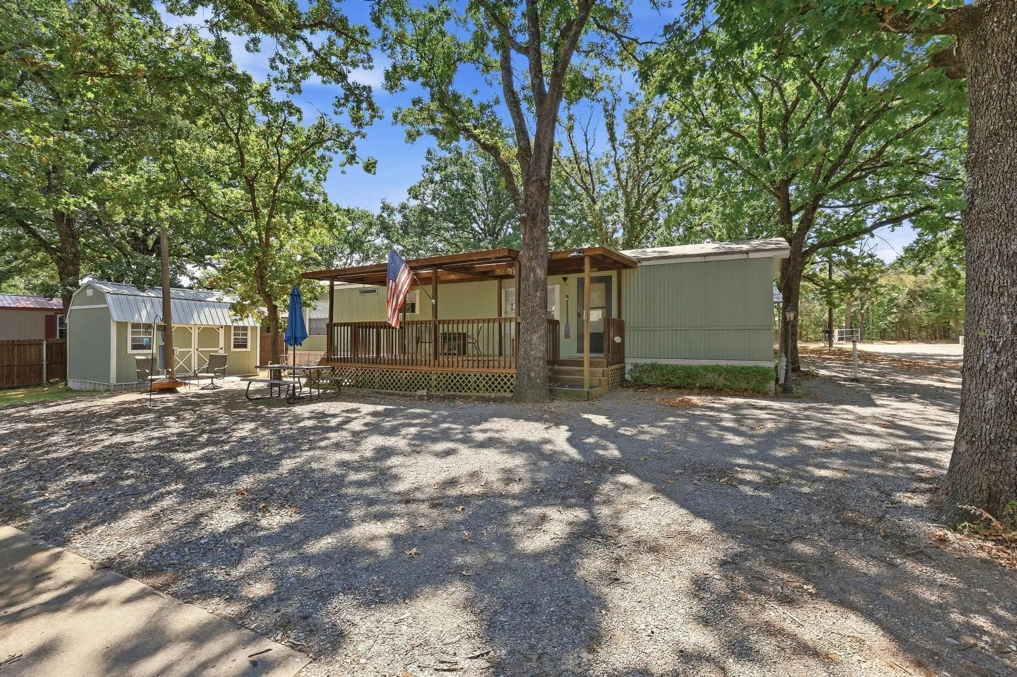 Mobile Home For Sale in Grayson County , 14 Bravo Road, Pottsboro, Texas 75076, 2 Bedroom, 1 Bathroom, Garage spaces, 784 Sqft, built in 1994, mls#21384306, Real Estate Agent in Pottsboro, Homes For Sale in Grayson county, Homes For Sale in Pottsboro, Realtor in Pottsboro Texas, Real Estate Brokerage Independent Realty Texas, Luminita Cordes Realtor