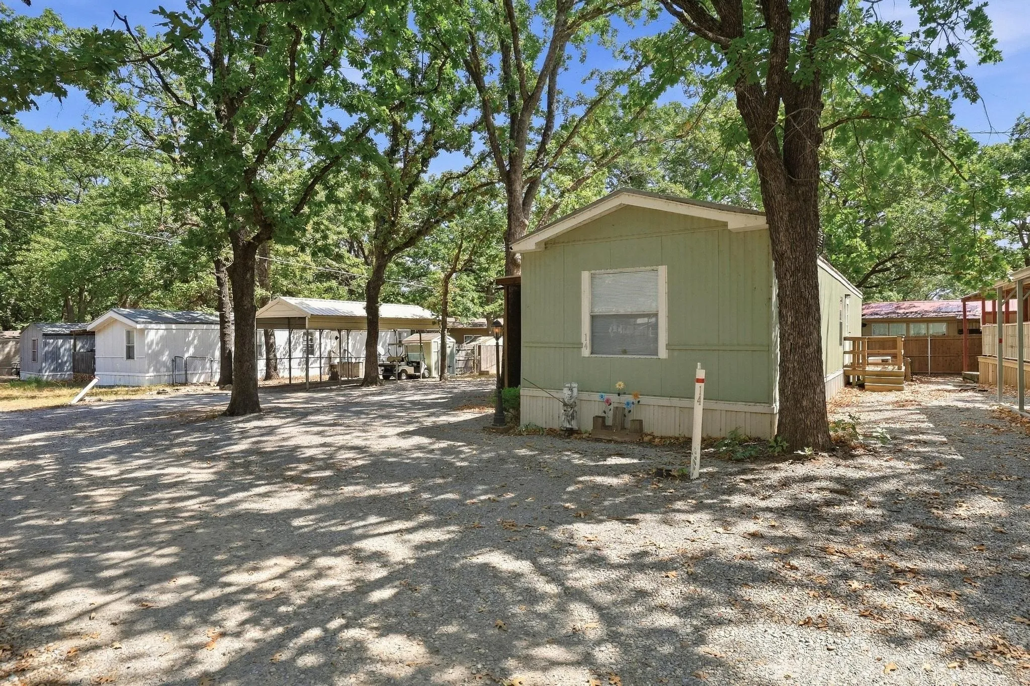 Mobile Home For Sale in Grayson County , 14 Bravo Road, Pottsboro, Texas 75076, 2 Bedroom, 1 Bathroom, Garage spaces, 784 Sqft, built in 1994, mls#21384306, Real Estate Agent in Pottsboro, Homes For Sale in Grayson county, Homes For Sale in Pottsboro, Realtor in Pottsboro Texas, Real Estate Brokerage Independent Realty Texas, Luminita Cordes Realtor