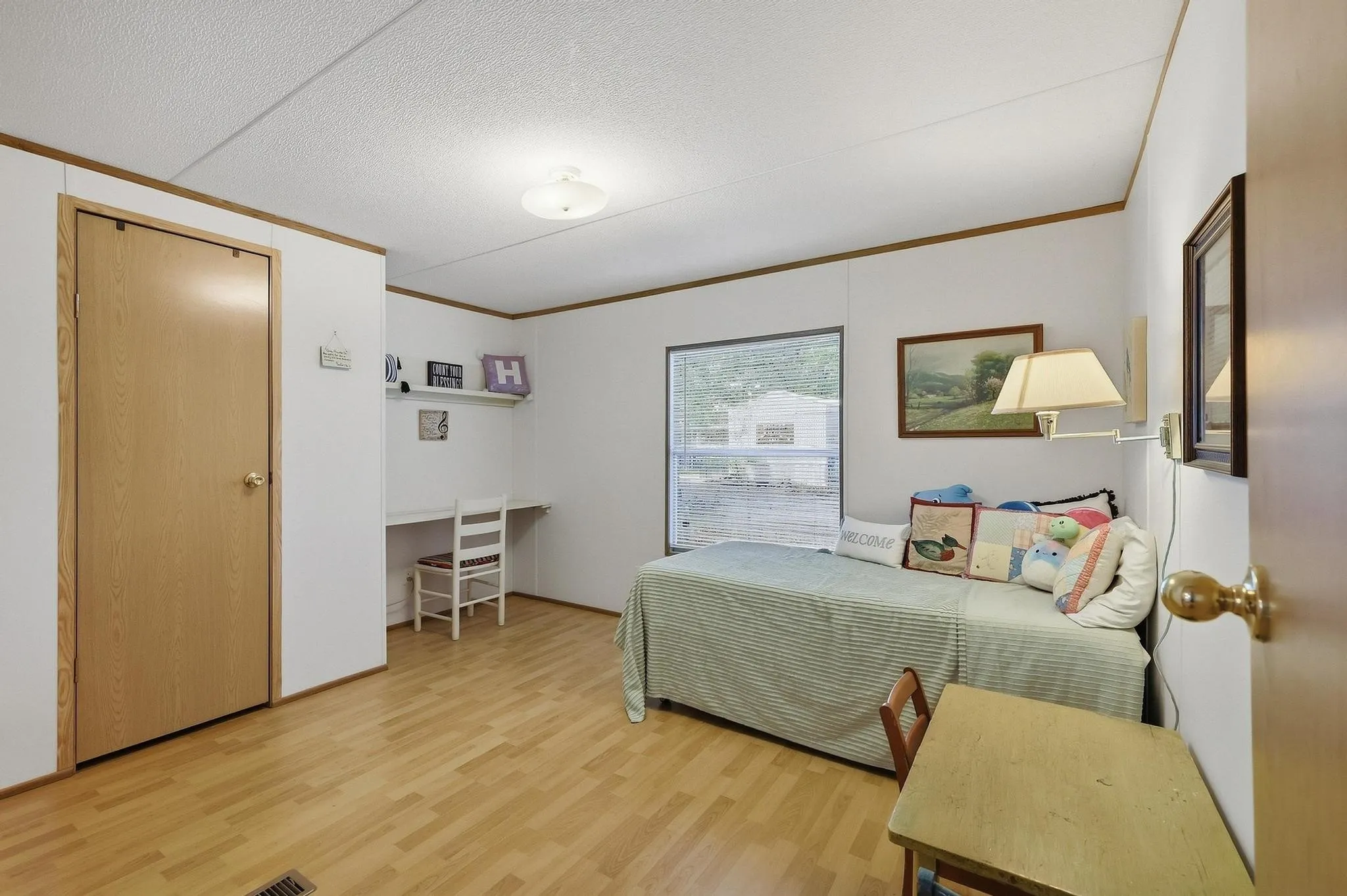 Mobile Home For Sale in Grayson County , 14 Bravo Road, Pottsboro, Texas 75076, 2 Bedroom, 1 Bathroom, Garage spaces, 784 Sqft, built in 1994, mls#21384306, Real Estate Agent in Pottsboro, Homes For Sale in Grayson county, Homes For Sale in Pottsboro, Realtor in Pottsboro Texas, Real Estate Brokerage Independent Realty Texas, Luminita Cordes Realtor