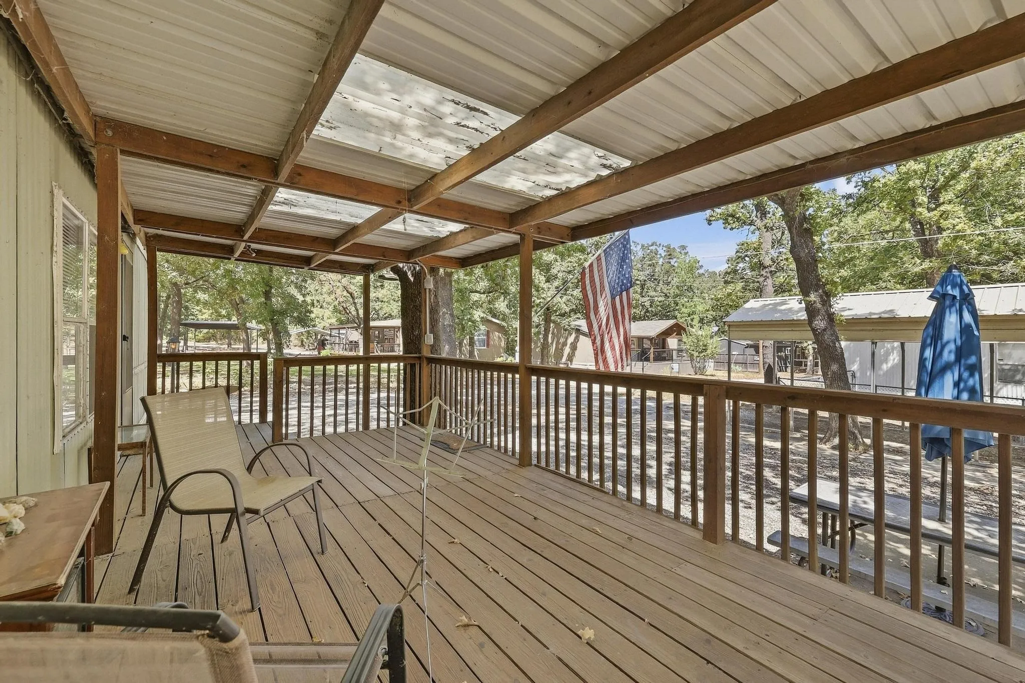 Mobile Home For Sale in Grayson County , 14 Bravo Road, Pottsboro, Texas 75076, 2 Bedroom, 1 Bathroom, Garage spaces, 784 Sqft, built in 1994, mls#21384306, Real Estate Agent in Pottsboro, Homes For Sale in Grayson county, Homes For Sale in Pottsboro, Realtor in Pottsboro Texas, Real Estate Brokerage Independent Realty Texas, Luminita Cordes Realtor