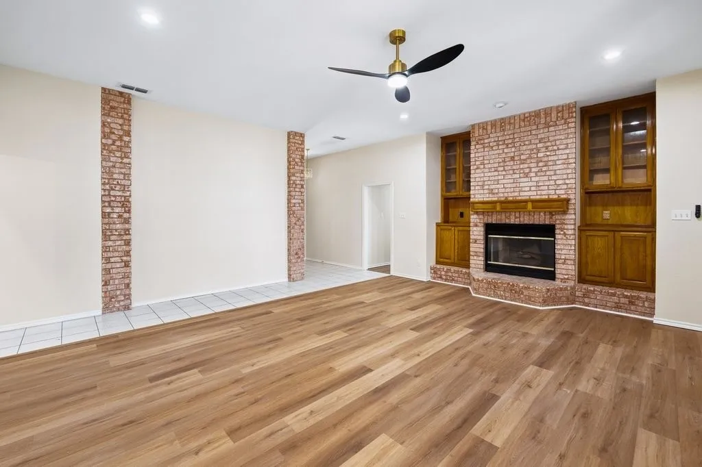 Single Family Residence For Sale in Tarrant County , 7501 Cains Meadow Court, Burleson, Texas 76028, 5 Bedroom, 3 Bathroom, 3 Garage spaces, 2,576 Sqft, built in 1996, mls#21385717, Real Estate Agent in Burleson, Homes For Sale in Tarrant county, Homes For Sale in Burleson, Realtor in Burleson Texas, Real Estate Brokerage Independent Realty Texas, Luminita Cordes Realtor