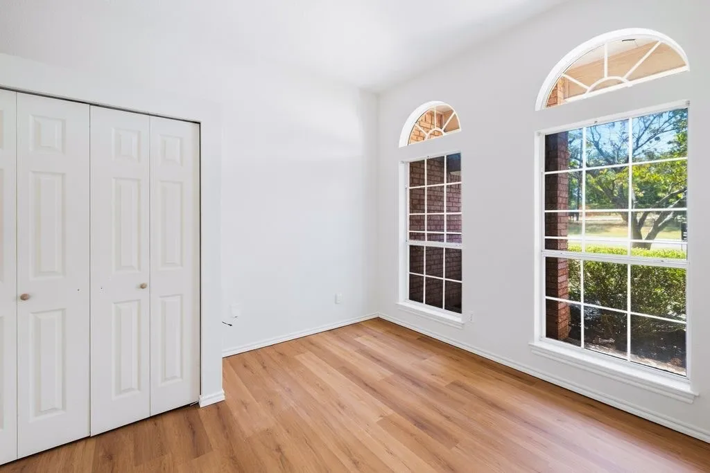 Single Family Residence For Sale in Tarrant County , 7501 Cains Meadow Court, Burleson, Texas 76028, 5 Bedroom, 3 Bathroom, 3 Garage spaces, 2,576 Sqft, built in 1996, mls#21385717, Real Estate Agent in Burleson, Homes For Sale in Tarrant county, Homes For Sale in Burleson, Realtor in Burleson Texas, Real Estate Brokerage Independent Realty Texas, Luminita Cordes Realtor