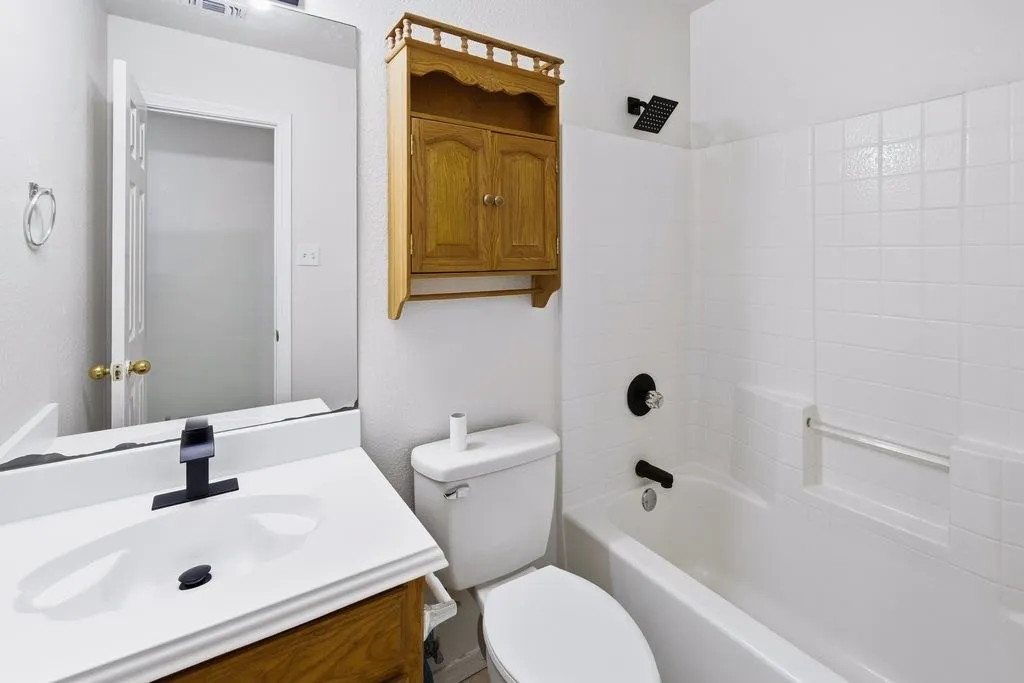 Single Family Residence For Sale in Tarrant County , 7501 Cains Meadow Court, Burleson, Texas 76028, 5 Bedroom, 3 Bathroom, 3 Garage spaces, 2,576 Sqft, built in 1996, mls#21385717, Real Estate Agent in Burleson, Homes For Sale in Tarrant county, Homes For Sale in Burleson, Realtor in Burleson Texas, Real Estate Brokerage Independent Realty Texas, Luminita Cordes Realtor