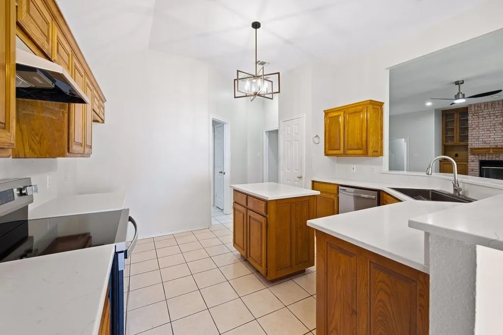 Single Family Residence For Sale in Tarrant County , 7501 Cains Meadow Court, Burleson, Texas 76028, 5 Bedroom, 3 Bathroom, 3 Garage spaces, 2,576 Sqft, built in 1996, mls#21385717, Real Estate Agent in Burleson, Homes For Sale in Tarrant county, Homes For Sale in Burleson, Realtor in Burleson Texas, Real Estate Brokerage Independent Realty Texas, Luminita Cordes Realtor