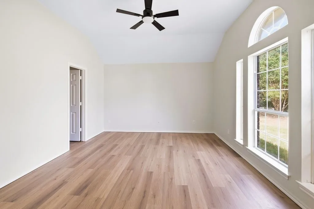 Single Family Residence For Sale in Tarrant County , 7501 Cains Meadow Court, Burleson, Texas 76028, 5 Bedroom, 3 Bathroom, 3 Garage spaces, 2,576 Sqft, built in 1996, mls#21385717, Real Estate Agent in Burleson, Homes For Sale in Tarrant county, Homes For Sale in Burleson, Realtor in Burleson Texas, Real Estate Brokerage Independent Realty Texas, Luminita Cordes Realtor