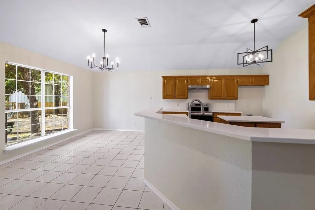 Single Family Residence For Sale in Tarrant County , 7501 Cains Meadow Court, Burleson, Texas 76028, 5 Bedroom, 3 Bathroom, 3 Garage spaces, 2,576 Sqft, built in 1996, mls#21385717, Real Estate Agent in Burleson, Homes For Sale in Tarrant county, Homes For Sale in Burleson, Realtor in Burleson Texas, Real Estate Brokerage Independent Realty Texas, Luminita Cordes Realtor
