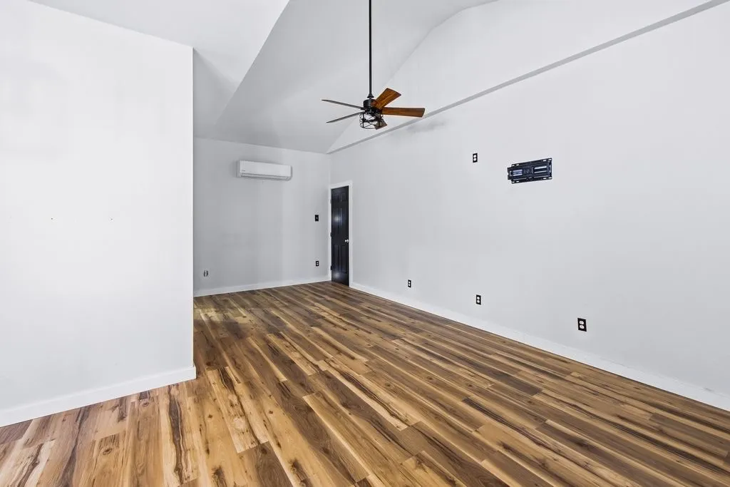 Single Family Residence For Sale in Tarrant County , 7501 Cains Meadow Court, Burleson, Texas 76028, 5 Bedroom, 3 Bathroom, 3 Garage spaces, 2,576 Sqft, built in 1996, mls#21385717, Real Estate Agent in Burleson, Homes For Sale in Tarrant county, Homes For Sale in Burleson, Realtor in Burleson Texas, Real Estate Brokerage Independent Realty Texas, Luminita Cordes Realtor