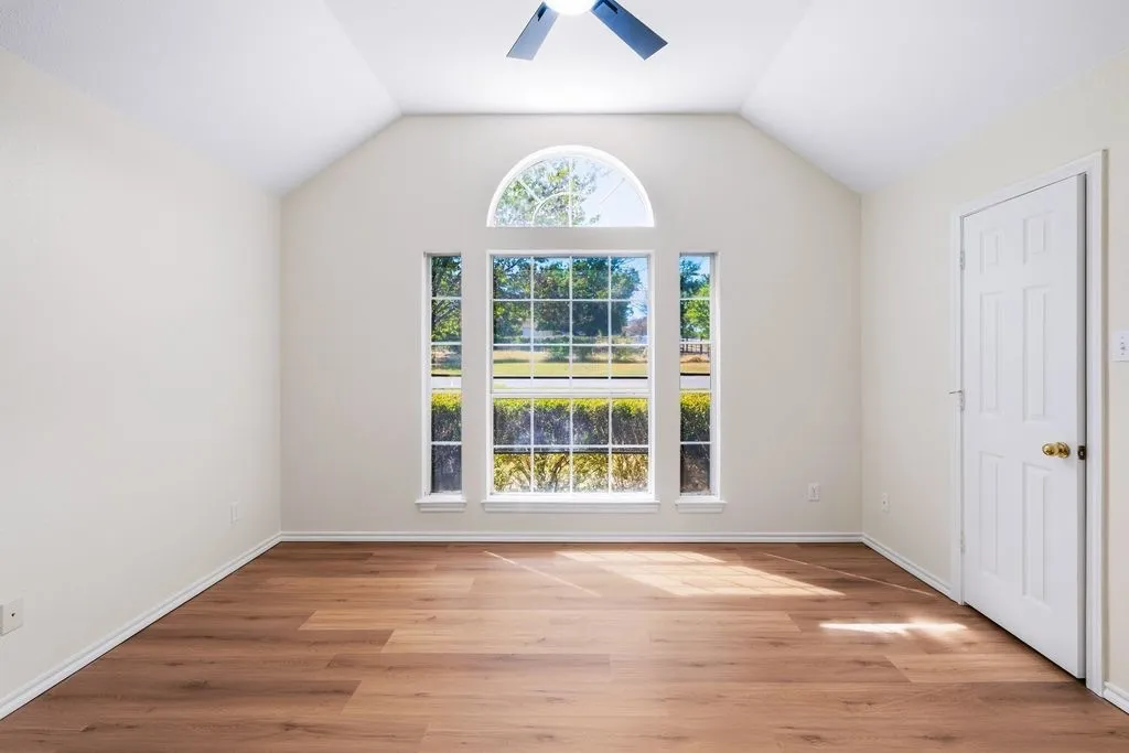 Single Family Residence For Sale in Tarrant County , 7501 Cains Meadow Court, Burleson, Texas 76028, 5 Bedroom, 3 Bathroom, 3 Garage spaces, 2,576 Sqft, built in 1996, mls#21385717, Real Estate Agent in Burleson, Homes For Sale in Tarrant county, Homes For Sale in Burleson, Realtor in Burleson Texas, Real Estate Brokerage Independent Realty Texas, Luminita Cordes Realtor