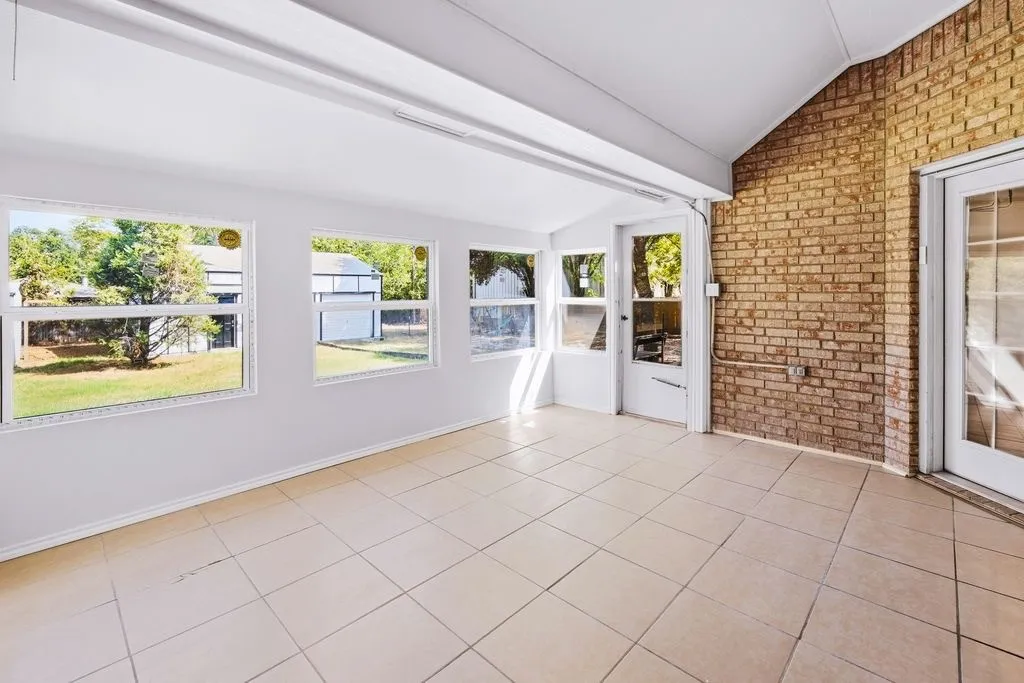 Single Family Residence For Sale in Tarrant County , 7501 Cains Meadow Court, Burleson, Texas 76028, 5 Bedroom, 3 Bathroom, 3 Garage spaces, 2,576 Sqft, built in 1996, mls#21385717, Real Estate Agent in Burleson, Homes For Sale in Tarrant county, Homes For Sale in Burleson, Realtor in Burleson Texas, Real Estate Brokerage Independent Realty Texas, Luminita Cordes Realtor