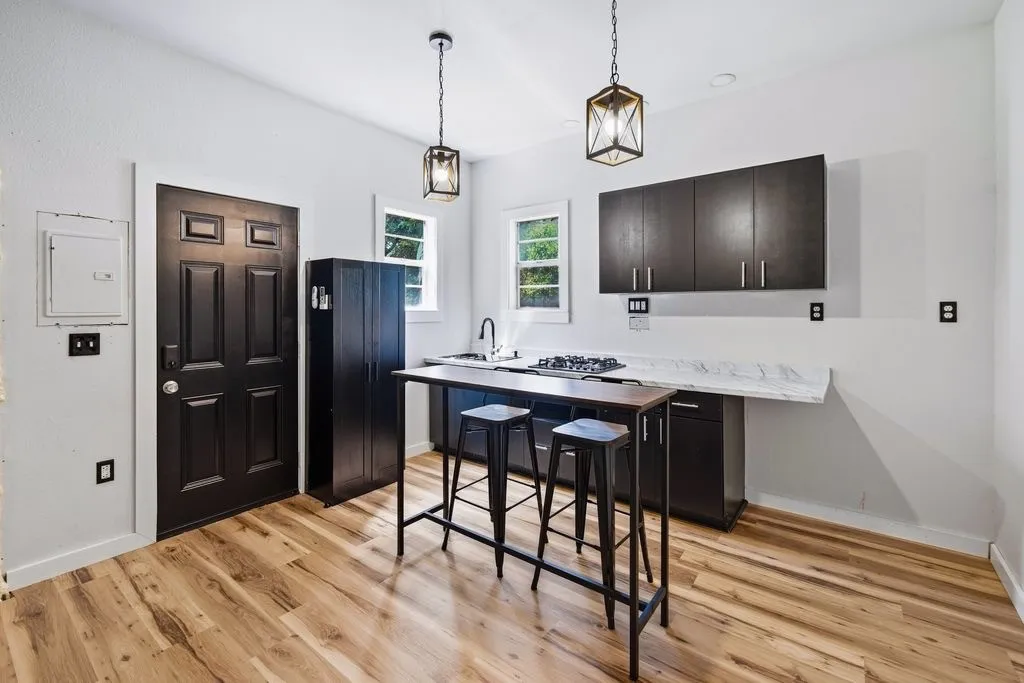 Single Family Residence For Sale in Tarrant County , 7501 Cains Meadow Court, Burleson, Texas 76028, 5 Bedroom, 3 Bathroom, 3 Garage spaces, 2,576 Sqft, built in 1996, mls#21385717, Real Estate Agent in Burleson, Homes For Sale in Tarrant county, Homes For Sale in Burleson, Realtor in Burleson Texas, Real Estate Brokerage Independent Realty Texas, Luminita Cordes Realtor