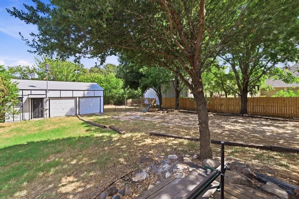 Single Family Residence For Sale in Tarrant County , 7501 Cains Meadow Court, Burleson, Texas 76028, 5 Bedroom, 3 Bathroom, 3 Garage spaces, 2,576 Sqft, built in 1996, mls#21385717, Real Estate Agent in Burleson, Homes For Sale in Tarrant county, Homes For Sale in Burleson, Realtor in Burleson Texas, Real Estate Brokerage Independent Realty Texas, Luminita Cordes Realtor