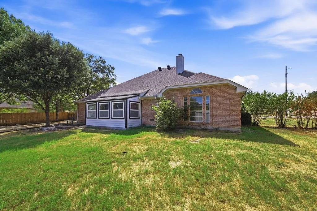 Single Family Residence For Sale in Tarrant County , 7501 Cains Meadow Court, Burleson, Texas 76028, 5 Bedroom, 3 Bathroom, 3 Garage spaces, 2,576 Sqft, built in 1996, mls#21385717, Real Estate Agent in Burleson, Homes For Sale in Tarrant county, Homes For Sale in Burleson, Realtor in Burleson Texas, Real Estate Brokerage Independent Realty Texas, Luminita Cordes Realtor