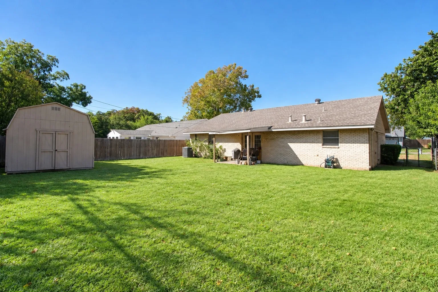 Single Family Residence For Sale in Dallas County , 8630 Hackney Lane, Dallas, Texas 75238, 3 Bedroom, 2 Bathroom, 2 Garage spaces, 1,255 Sqft, built in 1960, mls#21385735, Real Estate Agent in Dallas, Homes For Sale in Dallas county, Homes For Sale in Dallas, Realtor in Dallas Texas, Real Estate Brokerage Independent Realty Texas, Luminita Cordes Realtor
