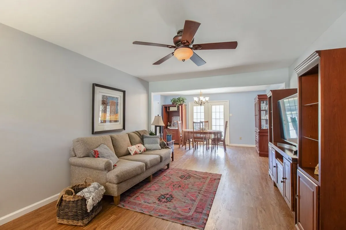 Single Family Residence For Sale in Dallas County , 8630 Hackney Lane, Dallas, Texas 75238, 3 Bedroom, 2 Bathroom, 2 Garage spaces, 1,255 Sqft, built in 1960, mls#21385735, Real Estate Agent in Dallas, Homes For Sale in Dallas county, Homes For Sale in Dallas, Realtor in Dallas Texas, Real Estate Brokerage Independent Realty Texas, Luminita Cordes Realtor