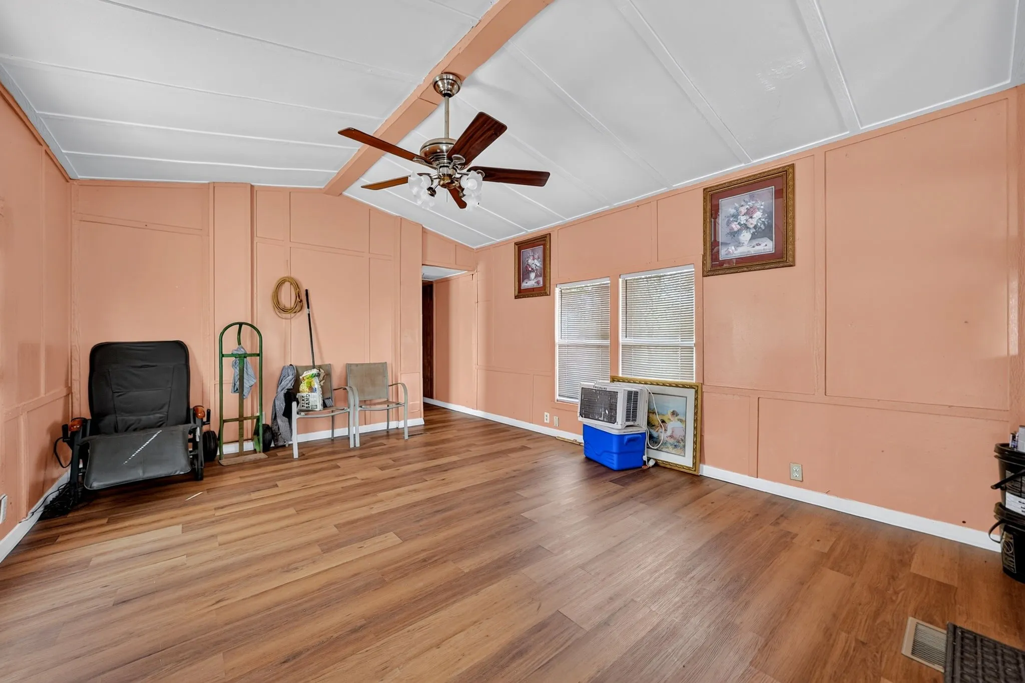 Single Family Residence For Sale in Van Zandt County , 2354 Vz County Road 3812, Wills Point, Texas 75169, 3 Bedroom, 2 Bathroom, Garage spaces, 1,152 Sqft, built in 1984, mls#21382096, Real Estate Agent in Wills Point, Homes For Sale in Van Zandt county, Homes For Sale in Wills Point, Realtor in Wills Point Texas, Real Estate Brokerage Independent Realty Texas, Luminita Cordes Realtor