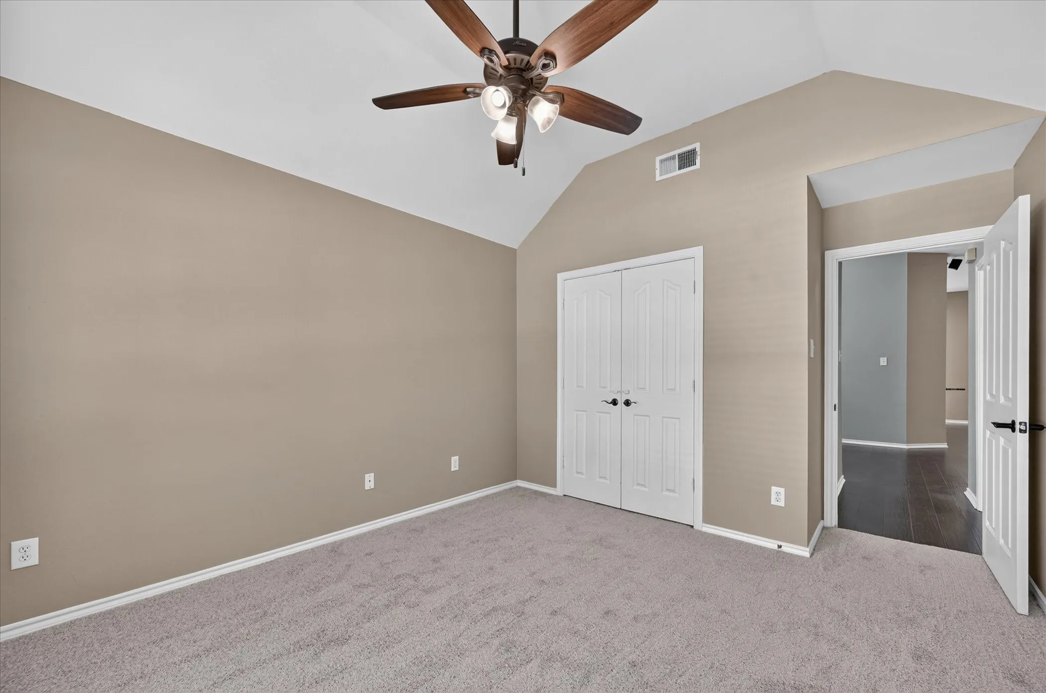 Single Family Residence For Sale in Denton County , 2720 Windstone Way, Corinth, Texas 76210, 3 Bedroom, 2 Bathroom, 2 Garage spaces, 1,887 Sqft, built in 1999, mls#21385884, Real Estate Agent in Corinth, Homes For Sale in Denton county, Homes For Sale in Corinth, Realtor in Corinth Texas, Real Estate Brokerage Independent Realty Texas, Luminita Cordes Realtor