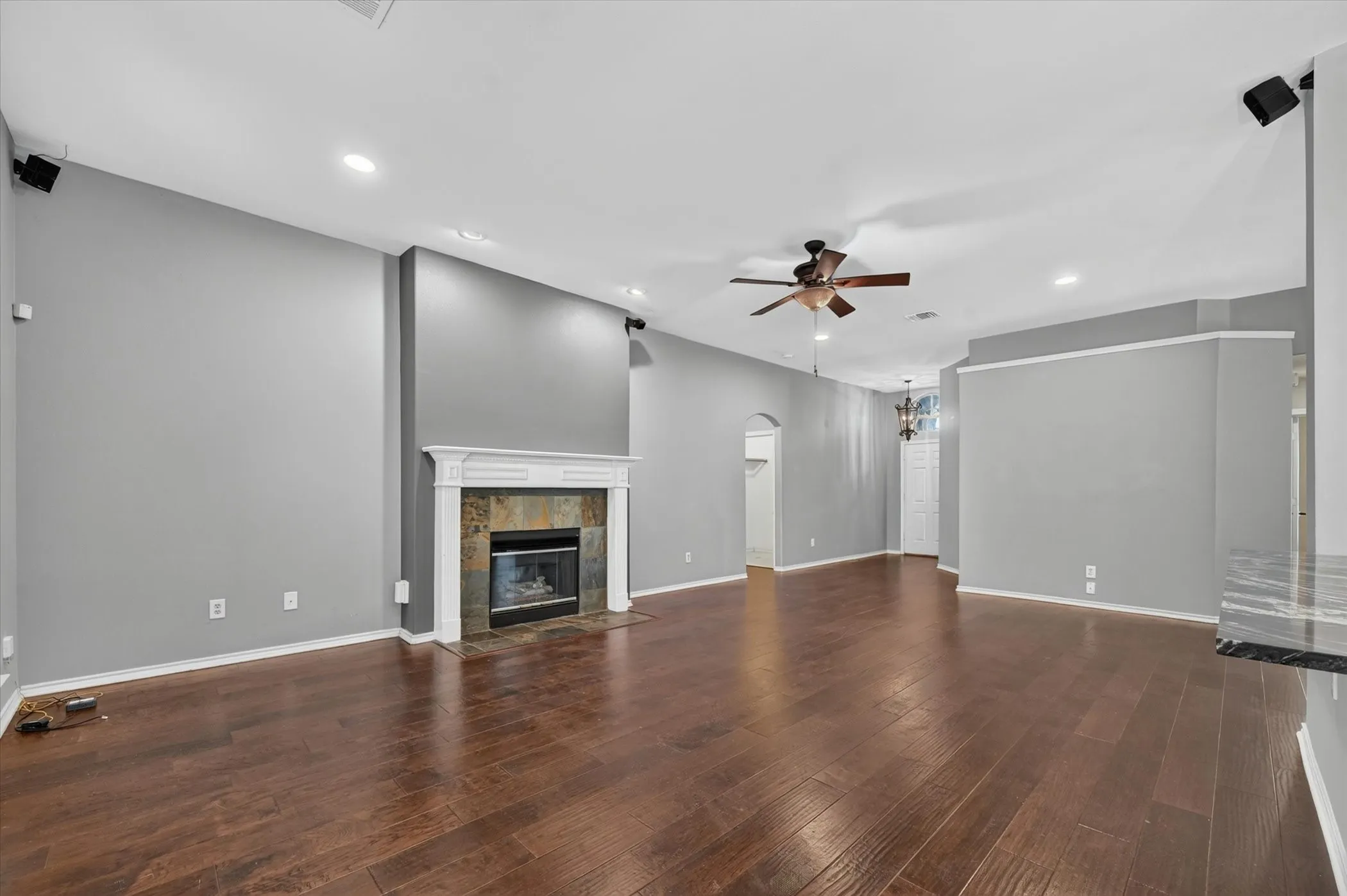 Single Family Residence For Sale in Denton County , 2720 Windstone Way, Corinth, Texas 76210, 3 Bedroom, 2 Bathroom, 2 Garage spaces, 1,887 Sqft, built in 1999, mls#21385884, Real Estate Agent in Corinth, Homes For Sale in Denton county, Homes For Sale in Corinth, Realtor in Corinth Texas, Real Estate Brokerage Independent Realty Texas, Luminita Cordes Realtor