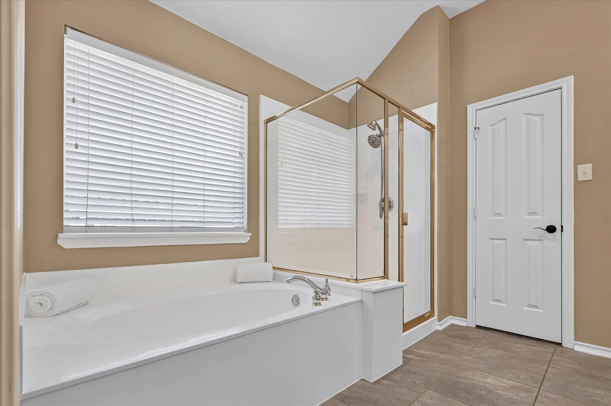 Single Family Residence For Sale in Denton County , 2720 Windstone Way, Corinth, Texas 76210, 3 Bedroom, 2 Bathroom, 2 Garage spaces, 1,887 Sqft, built in 1999, mls#21385884, Real Estate Agent in Corinth, Homes For Sale in Denton county, Homes For Sale in Corinth, Realtor in Corinth Texas, Real Estate Brokerage Independent Realty Texas, Luminita Cordes Realtor