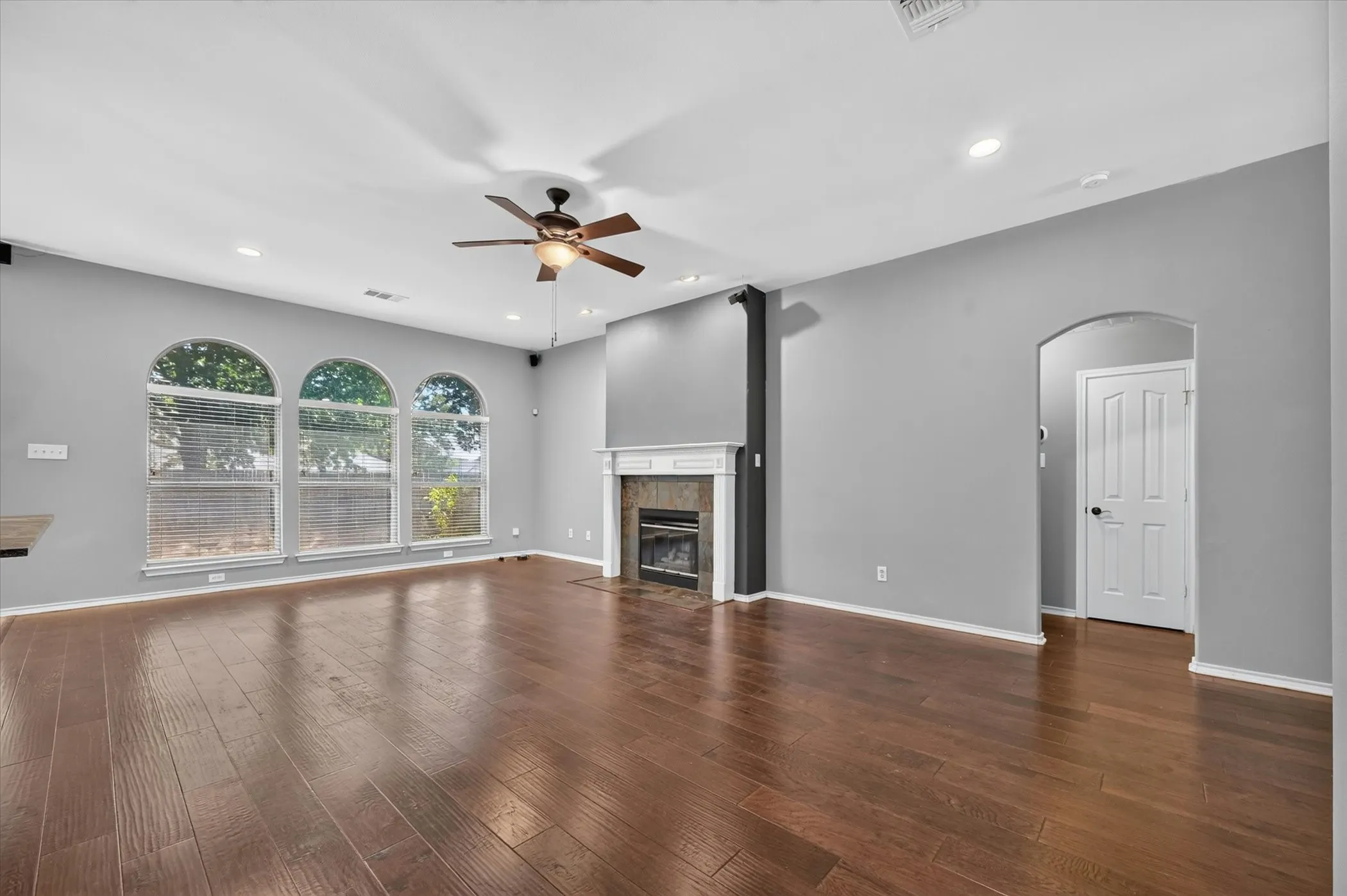 Single Family Residence For Sale in Denton County , 2720 Windstone Way, Corinth, Texas 76210, 3 Bedroom, 2 Bathroom, 2 Garage spaces, 1,887 Sqft, built in 1999, mls#21385884, Real Estate Agent in Corinth, Homes For Sale in Denton county, Homes For Sale in Corinth, Realtor in Corinth Texas, Real Estate Brokerage Independent Realty Texas, Luminita Cordes Realtor