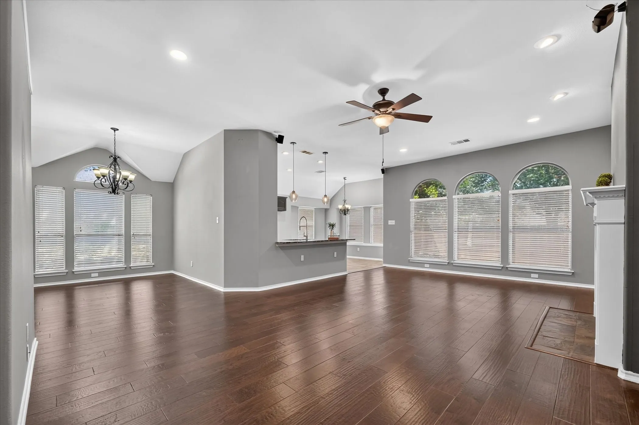 Single Family Residence For Sale in Denton County , 2720 Windstone Way, Corinth, Texas 76210, 3 Bedroom, 2 Bathroom, 2 Garage spaces, 1,887 Sqft, built in 1999, mls#21385884, Real Estate Agent in Corinth, Homes For Sale in Denton county, Homes For Sale in Corinth, Realtor in Corinth Texas, Real Estate Brokerage Independent Realty Texas, Luminita Cordes Realtor