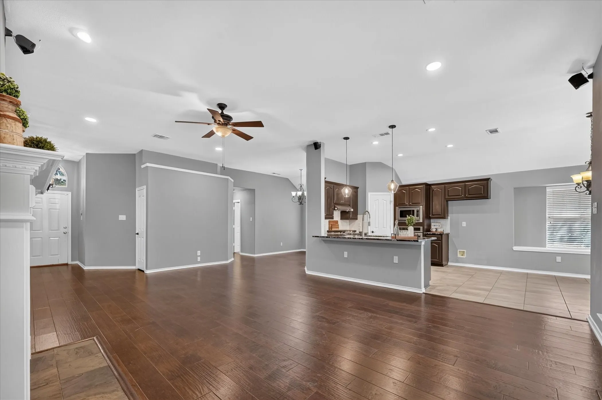 Single Family Residence For Sale in Denton County , 2720 Windstone Way, Corinth, Texas 76210, 3 Bedroom, 2 Bathroom, 2 Garage spaces, 1,887 Sqft, built in 1999, mls#21385884, Real Estate Agent in Corinth, Homes For Sale in Denton county, Homes For Sale in Corinth, Realtor in Corinth Texas, Real Estate Brokerage Independent Realty Texas, Luminita Cordes Realtor
