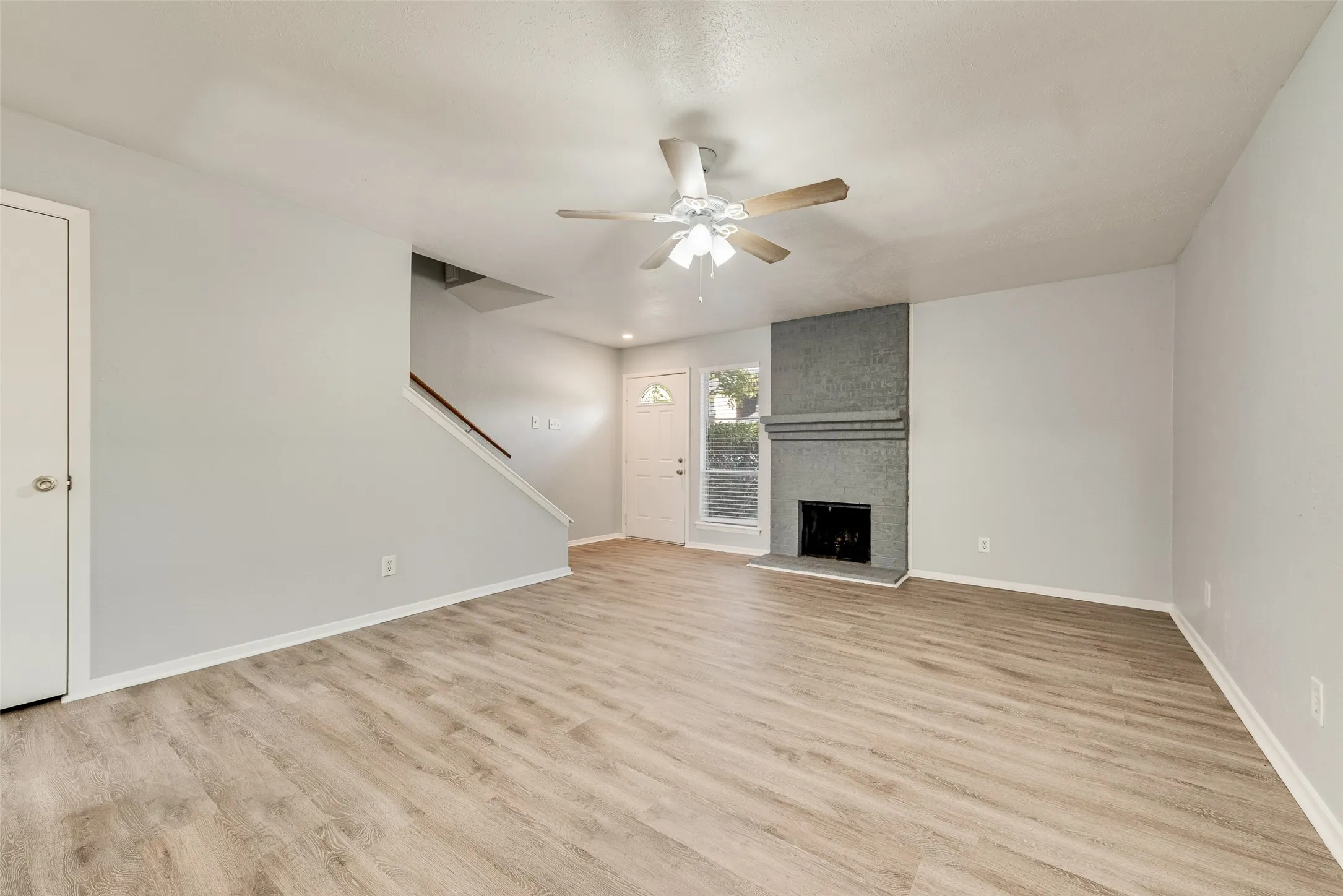 Townhouse For Sale in Dallas County , 264 Rolling Hills Place, Lancaster, Texas 75146, 3 Bedroom, 3 Bathroom, 2 Garage spaces, 1,369 Sqft, built in 1973, mls#21385825, Real Estate Agent in Lancaster, Homes For Sale in Dallas county, Homes For Sale in Lancaster, Realtor in Lancaster Texas, Real Estate Brokerage Independent Realty Texas, Luminita Cordes Realtor