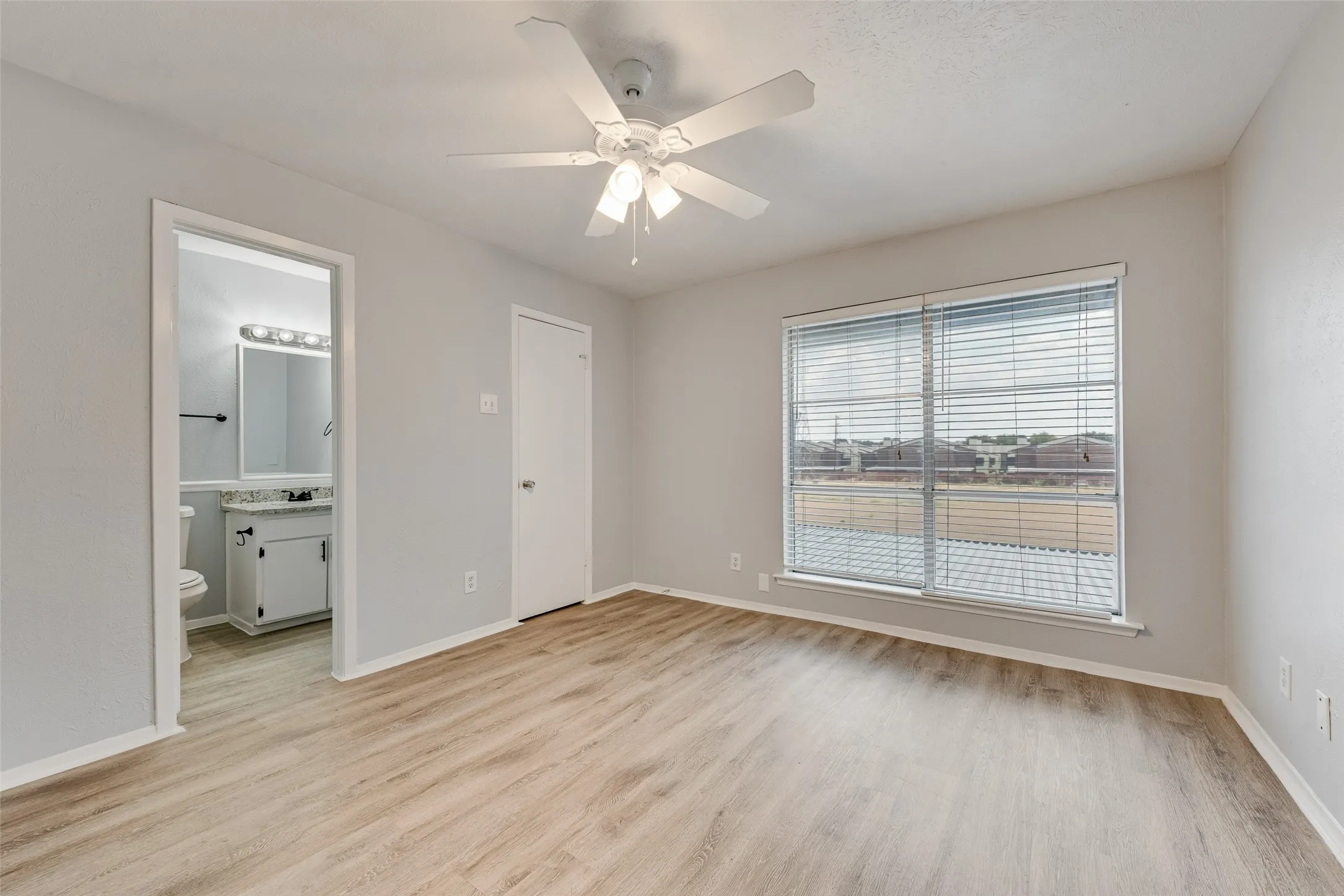Townhouse For Sale in Dallas County , 264 Rolling Hills Place, Lancaster, Texas 75146, 3 Bedroom, 3 Bathroom, 2 Garage spaces, 1,369 Sqft, built in 1973, mls#21385825, Real Estate Agent in Lancaster, Homes For Sale in Dallas county, Homes For Sale in Lancaster, Realtor in Lancaster Texas, Real Estate Brokerage Independent Realty Texas, Luminita Cordes Realtor