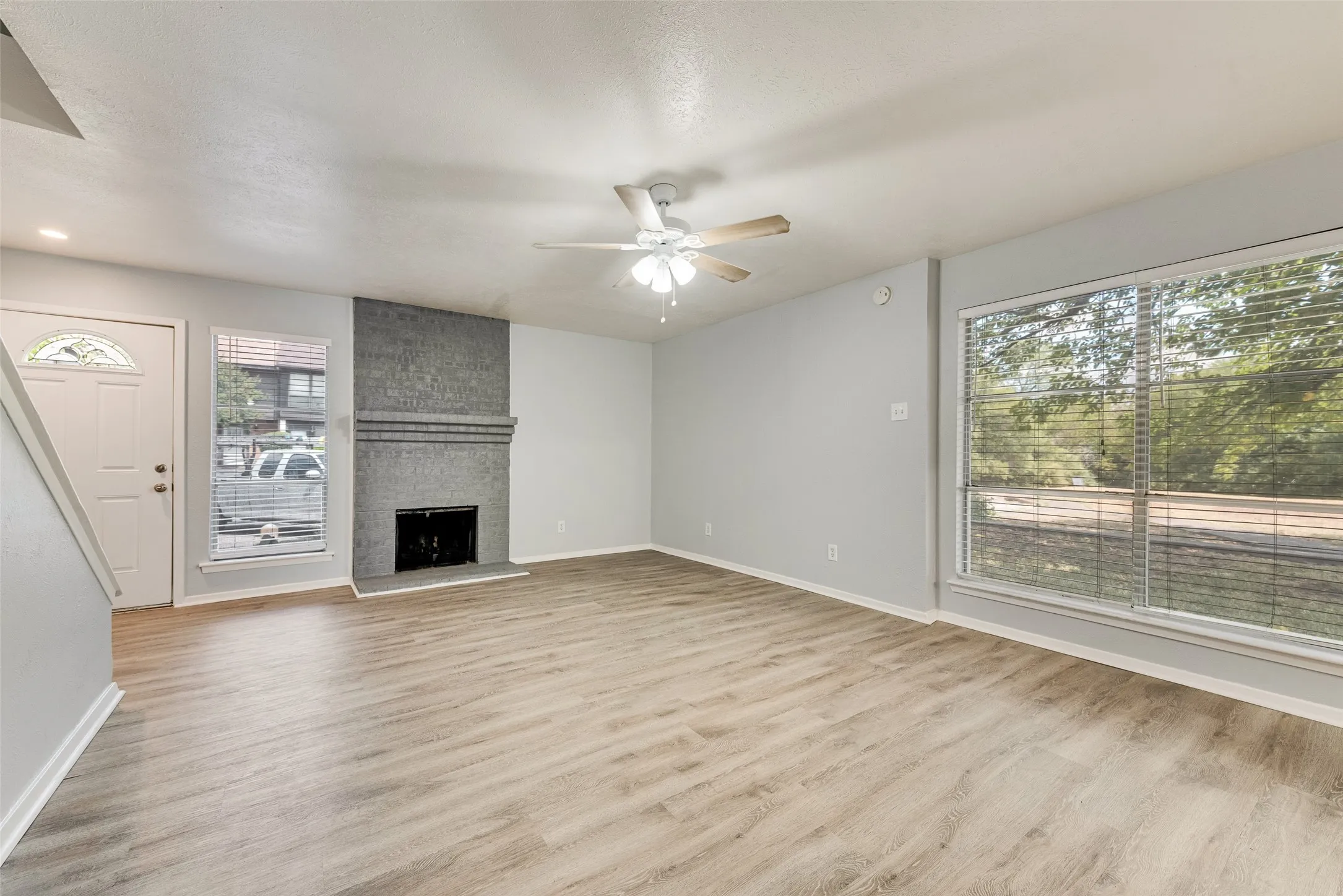 Townhouse For Sale in Dallas County , 264 Rolling Hills Place, Lancaster, Texas 75146, 3 Bedroom, 3 Bathroom, 2 Garage spaces, 1,369 Sqft, built in 1973, mls#21385825, Real Estate Agent in Lancaster, Homes For Sale in Dallas county, Homes For Sale in Lancaster, Realtor in Lancaster Texas, Real Estate Brokerage Independent Realty Texas, Luminita Cordes Realtor
