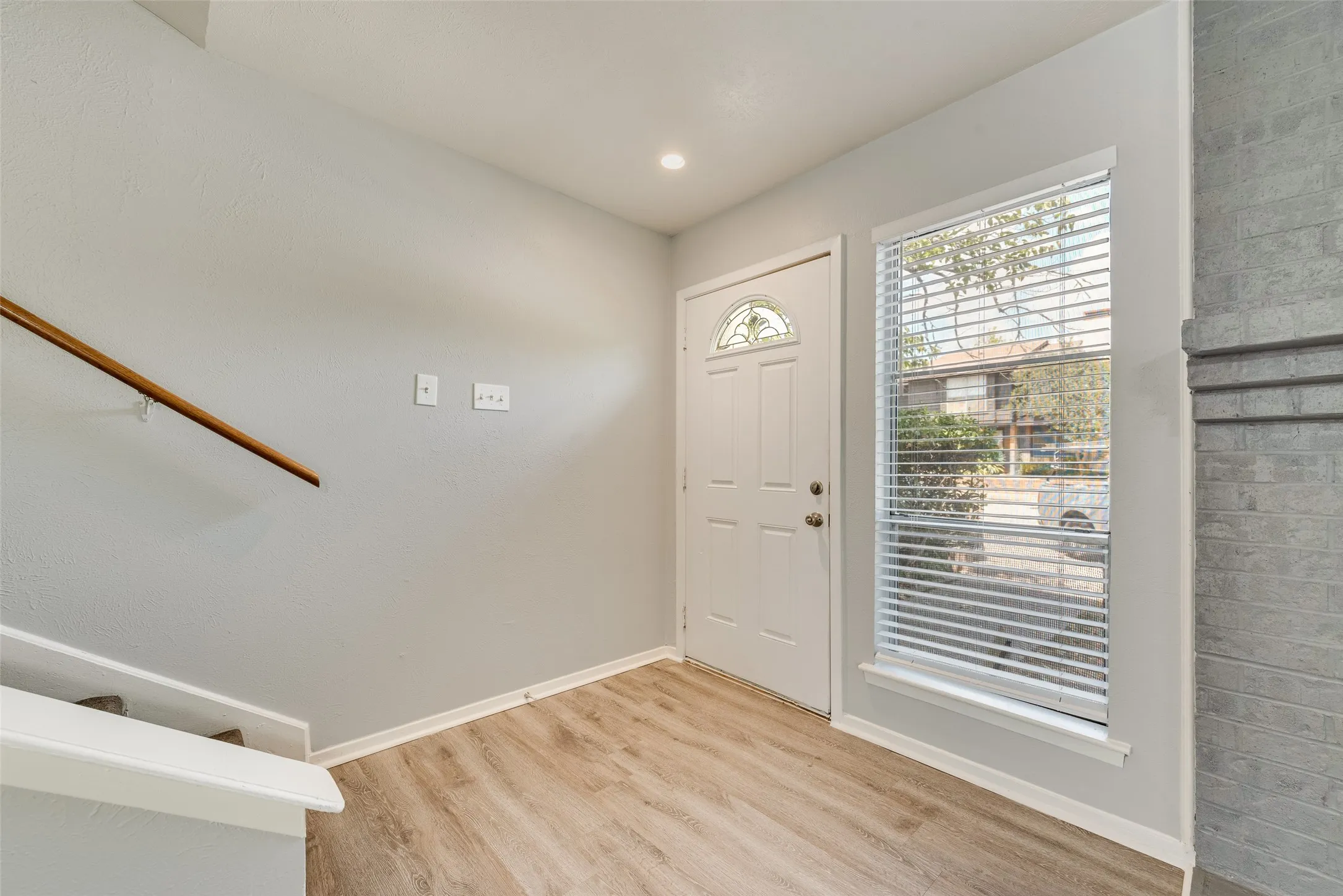 Townhouse For Sale in Dallas County , 264 Rolling Hills Place, Lancaster, Texas 75146, 3 Bedroom, 3 Bathroom, 2 Garage spaces, 1,369 Sqft, built in 1973, mls#21385825, Real Estate Agent in Lancaster, Homes For Sale in Dallas county, Homes For Sale in Lancaster, Realtor in Lancaster Texas, Real Estate Brokerage Independent Realty Texas, Luminita Cordes Realtor