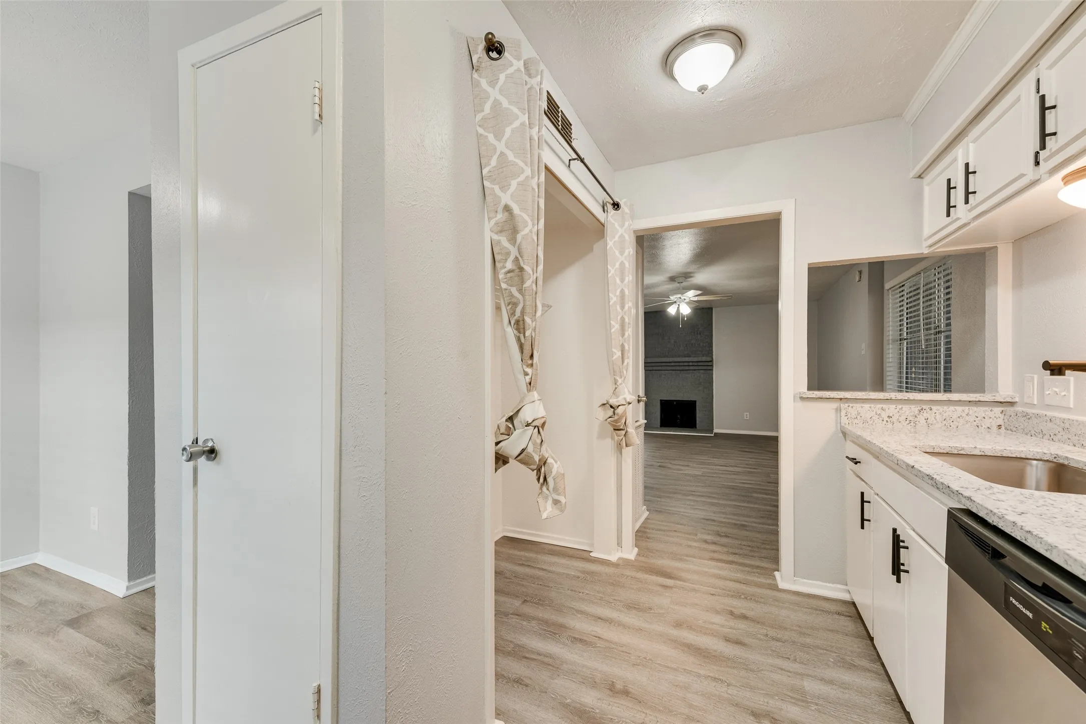 Townhouse For Sale in Dallas County , 264 Rolling Hills Place, Lancaster, Texas 75146, 3 Bedroom, 3 Bathroom, 2 Garage spaces, 1,369 Sqft, built in 1973, mls#21385825, Real Estate Agent in Lancaster, Homes For Sale in Dallas county, Homes For Sale in Lancaster, Realtor in Lancaster Texas, Real Estate Brokerage Independent Realty Texas, Luminita Cordes Realtor