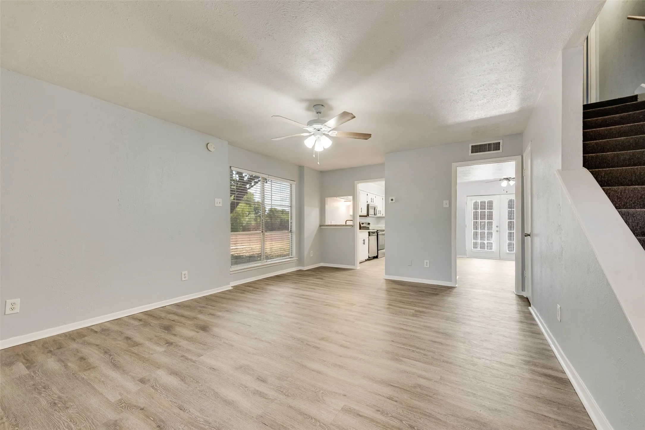 Townhouse For Sale in Dallas County , 264 Rolling Hills Place, Lancaster, Texas 75146, 3 Bedroom, 3 Bathroom, 2 Garage spaces, 1,369 Sqft, built in 1973, mls#21385825, Real Estate Agent in Lancaster, Homes For Sale in Dallas county, Homes For Sale in Lancaster, Realtor in Lancaster Texas, Real Estate Brokerage Independent Realty Texas, Luminita Cordes Realtor