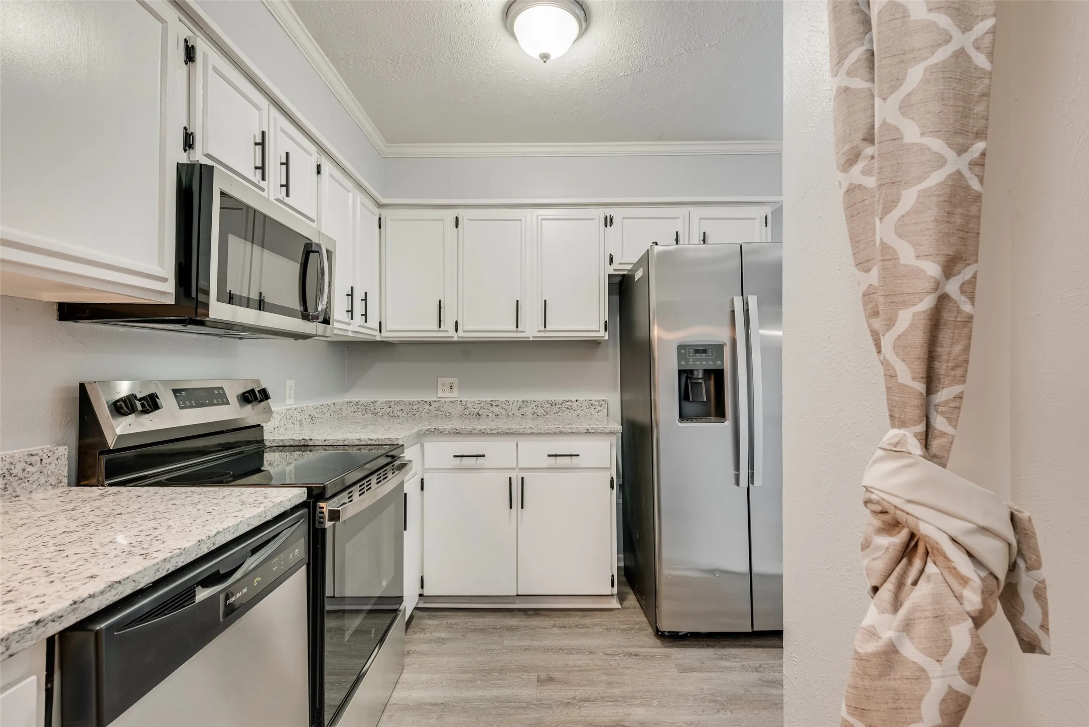 Townhouse For Sale in Dallas County , 264 Rolling Hills Place, Lancaster, Texas 75146, 3 Bedroom, 3 Bathroom, 2 Garage spaces, 1,369 Sqft, built in 1973, mls#21385825, Real Estate Agent in Lancaster, Homes For Sale in Dallas county, Homes For Sale in Lancaster, Realtor in Lancaster Texas, Real Estate Brokerage Independent Realty Texas, Luminita Cordes Realtor