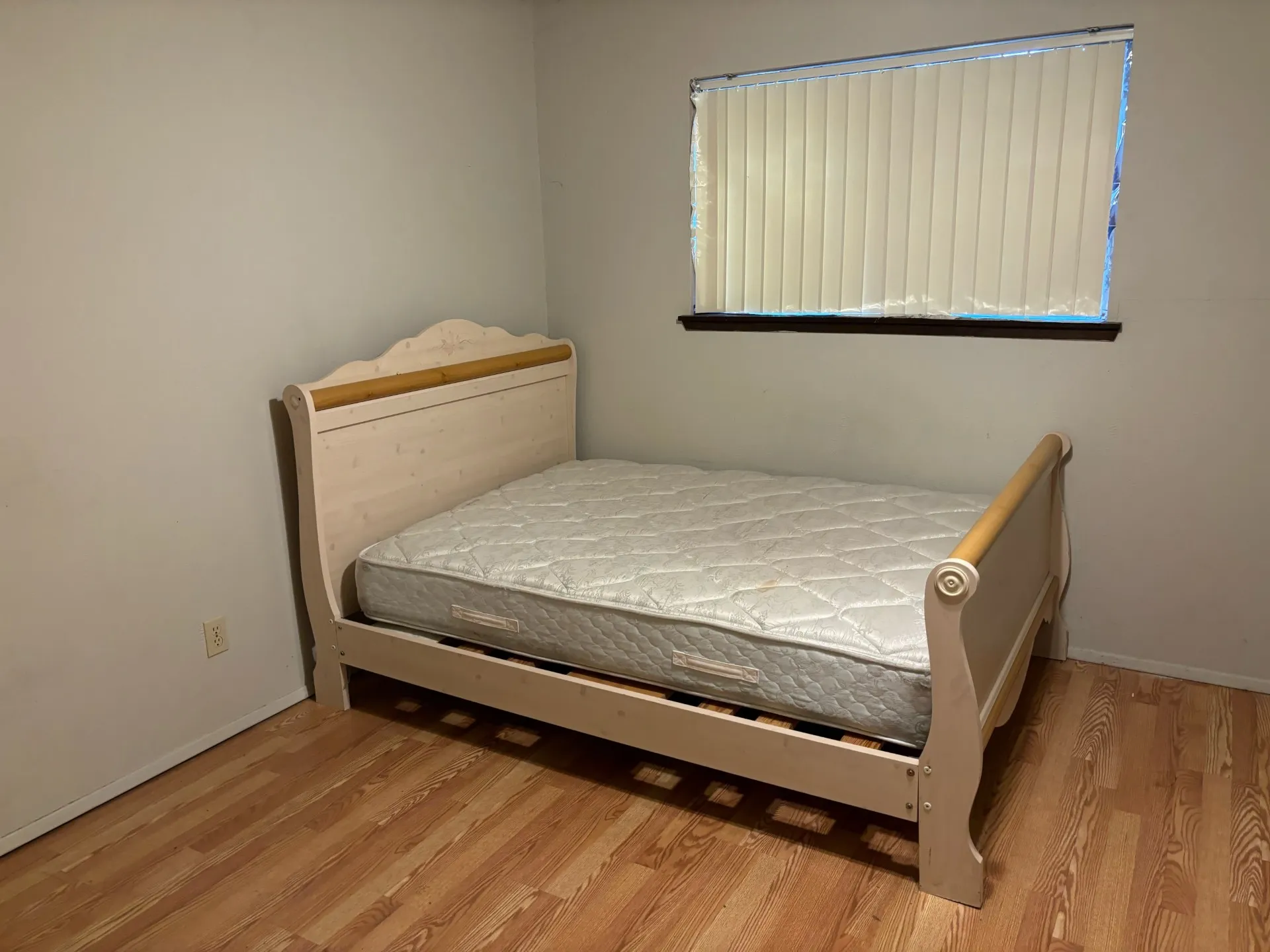 Single Family Residence For Rent in Collin County , 1004 Middle Cove Drive, Plano, Texas 75023, 1 Bedroom, 1 Bathroom, Garage spaces, 130 Sqft, built in 1974, mls#21385890, Real Estate Agent in Plano, Homes For Rent in Collin county, Homes For Rent in Plano, Realtor in Plano Texas, Real Estate Brokerage Independent Realty Texas, Luminita Cordes Realtor