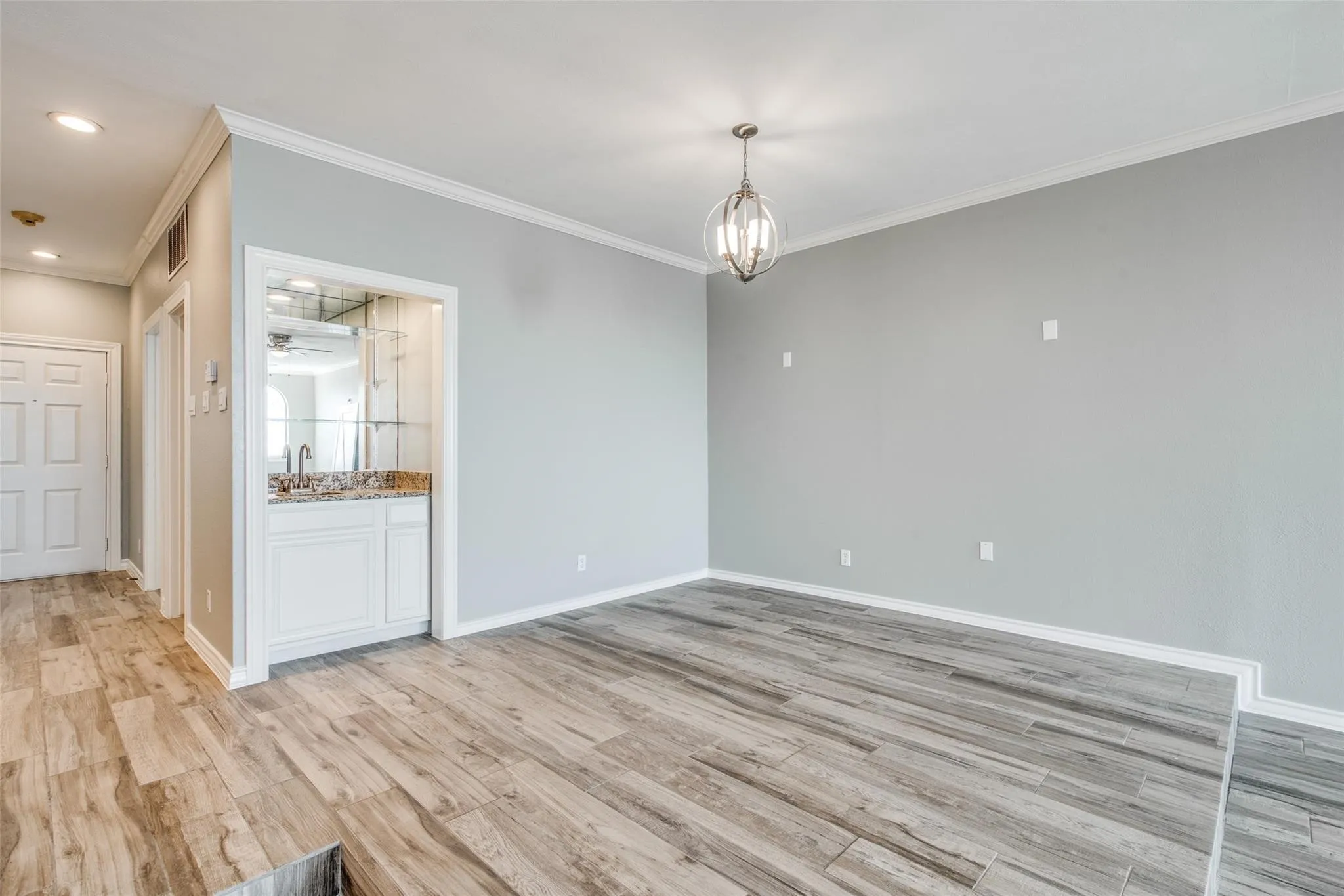 Condominium For Sale in Rockwall County , 458 Yacht Club Drive C, Rockwall, Texas 75032, 2 Bedroom, 2 Bathroom, Garage spaces, 1,816 Sqft, built in 1990, mls#21385857, Real Estate Agent in Rockwall, Homes For Sale in Rockwall county, Homes For Sale in Rockwall, Realtor in Rockwall Texas, Real Estate Brokerage Independent Realty Texas, Luminita Cordes Realtor