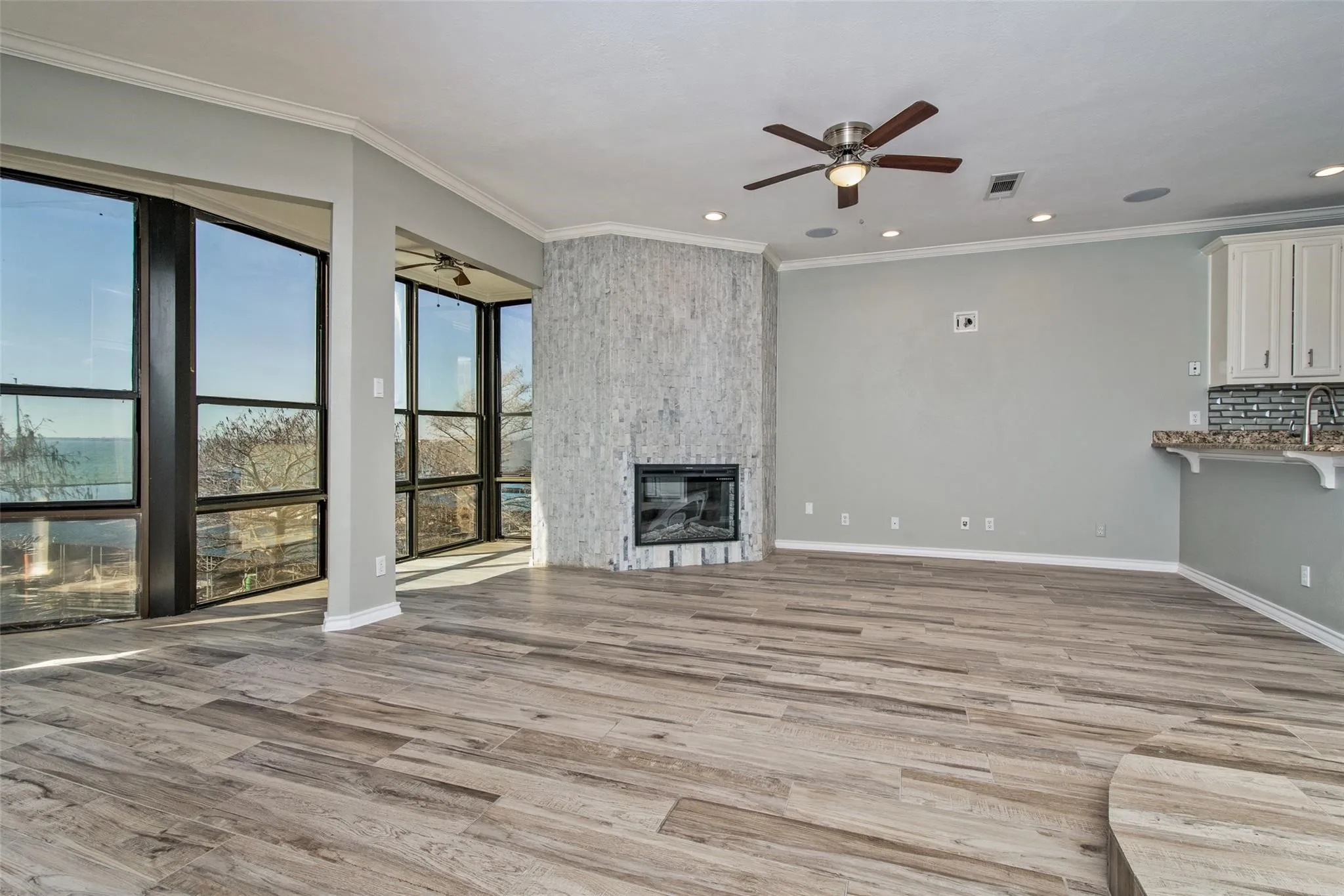 Condominium For Sale in Rockwall County , 458 Yacht Club Drive C, Rockwall, Texas 75032, 2 Bedroom, 2 Bathroom, Garage spaces, 1,816 Sqft, built in 1990, mls#21385857, Real Estate Agent in Rockwall, Homes For Sale in Rockwall county, Homes For Sale in Rockwall, Realtor in Rockwall Texas, Real Estate Brokerage Independent Realty Texas, Luminita Cordes Realtor