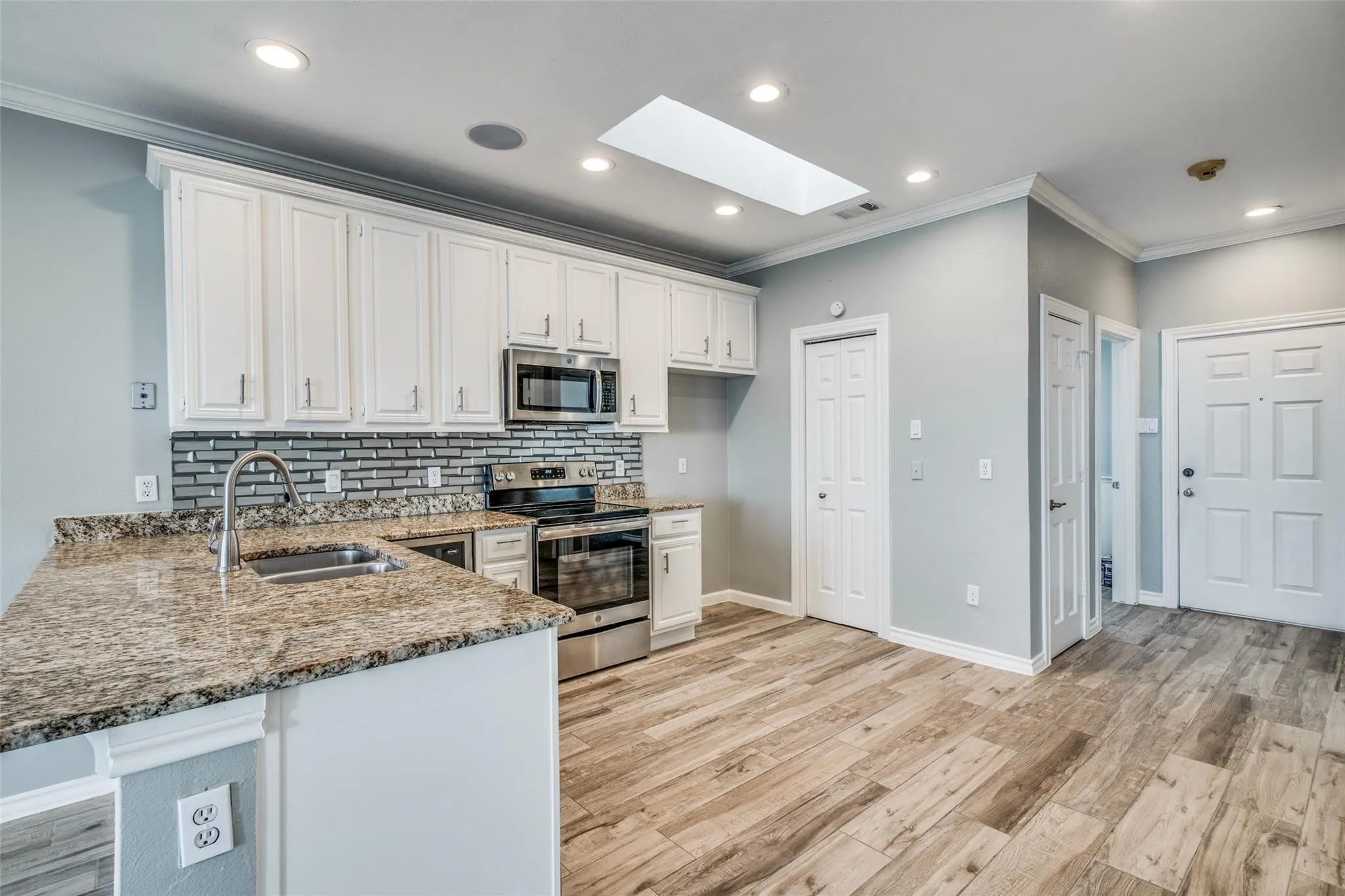Condominium For Sale in Rockwall County , 458 Yacht Club Drive C, Rockwall, Texas 75032, 2 Bedroom, 2 Bathroom, Garage spaces, 1,816 Sqft, built in 1990, mls#21385857, Real Estate Agent in Rockwall, Homes For Sale in Rockwall county, Homes For Sale in Rockwall, Realtor in Rockwall Texas, Real Estate Brokerage Independent Realty Texas, Luminita Cordes Realtor