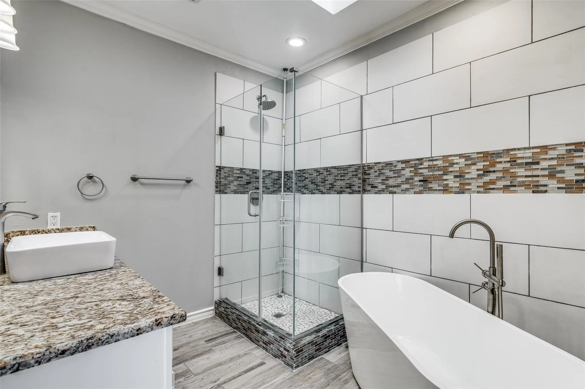 Condominium For Sale in Rockwall County , 458 Yacht Club Drive C, Rockwall, Texas 75032, 2 Bedroom, 2 Bathroom, Garage spaces, 1,816 Sqft, built in 1990, mls#21385857, Real Estate Agent in Rockwall, Homes For Sale in Rockwall county, Homes For Sale in Rockwall, Realtor in Rockwall Texas, Real Estate Brokerage Independent Realty Texas, Luminita Cordes Realtor