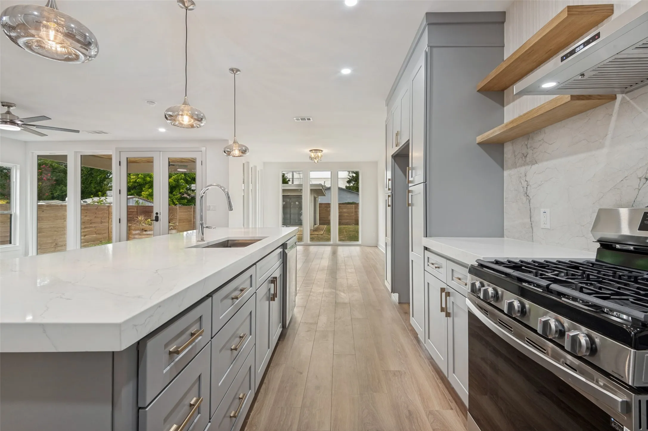 Single Family Residence For Rent in Dallas County , 514 S Marlborough Avenue, Dallas, Texas 75208, 3 Bedroom, 3 Bathroom, 2 Garage spaces, 2,314 Sqft, built in 1924, mls#21385787, Real Estate Agent in Dallas, Homes For Rent in Dallas county, Homes For Rent in Dallas, Realtor in Dallas Texas, Real Estate Brokerage Independent Realty Texas, Luminita Cordes Realtor