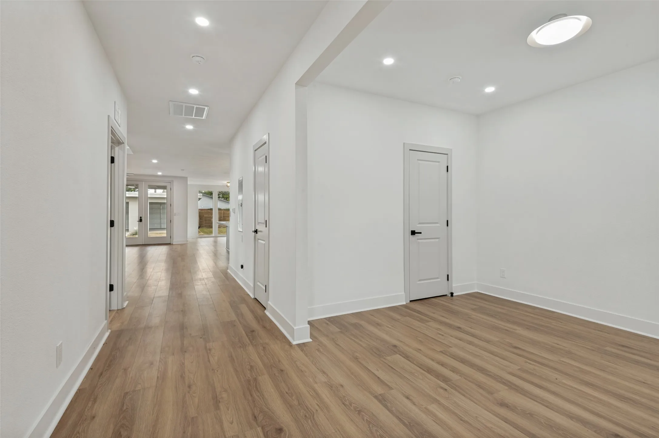 Single Family Residence For Rent in Dallas County , 514 S Marlborough Avenue, Dallas, Texas 75208, 3 Bedroom, 3 Bathroom, 2 Garage spaces, 2,314 Sqft, built in 1924, mls#21385787, Real Estate Agent in Dallas, Homes For Rent in Dallas county, Homes For Rent in Dallas, Realtor in Dallas Texas, Real Estate Brokerage Independent Realty Texas, Luminita Cordes Realtor