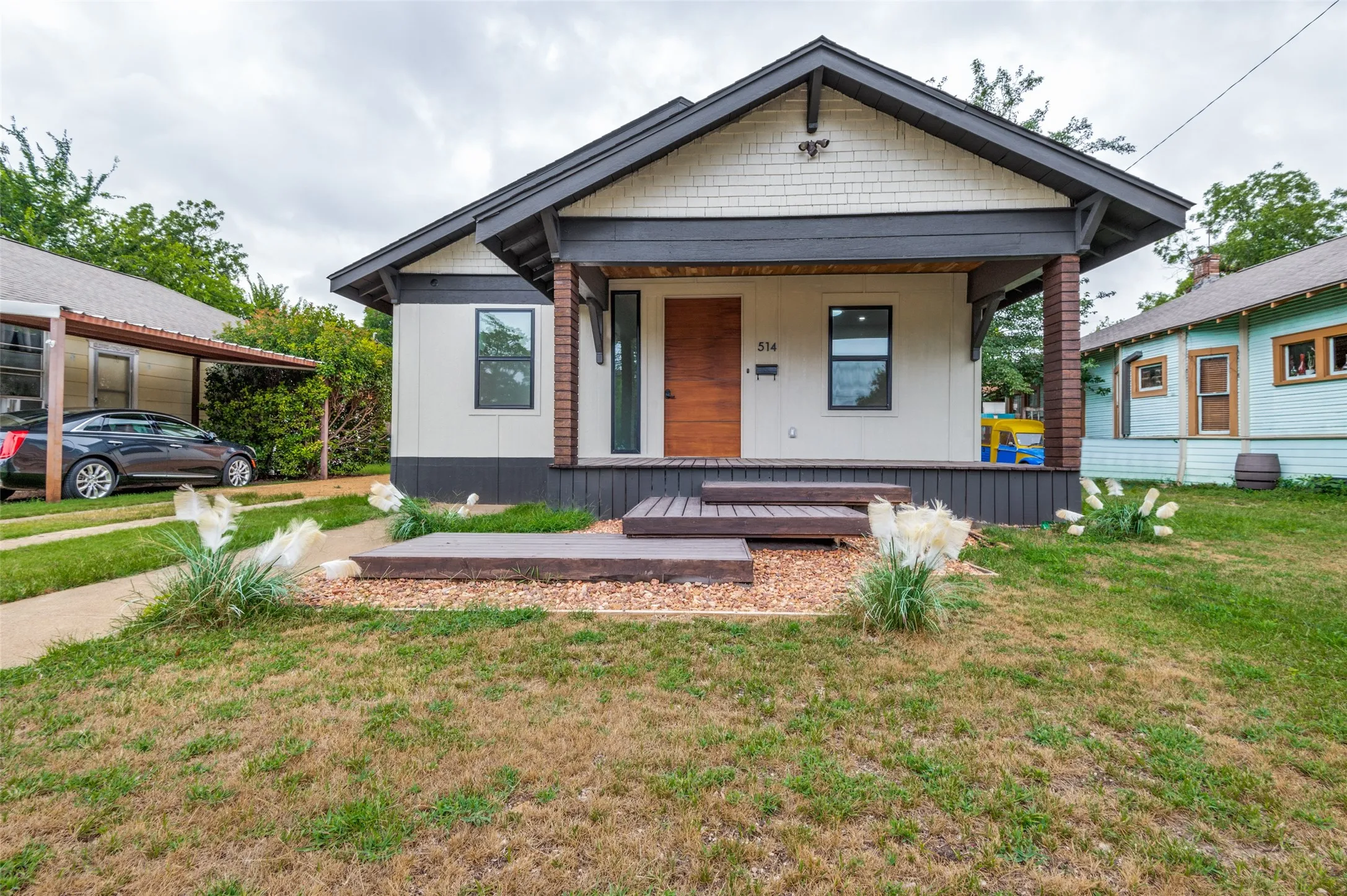 Single Family Residence For Rent in Dallas County , 514 S Marlborough Avenue, Dallas, Texas 75208, 3 Bedroom, 3 Bathroom, 2 Garage spaces, 2,314 Sqft, built in 1924, mls#21385787, Real Estate Agent in Dallas, Homes For Rent in Dallas county, Homes For Rent in Dallas, Realtor in Dallas Texas, Real Estate Brokerage Independent Realty Texas, Luminita Cordes Realtor